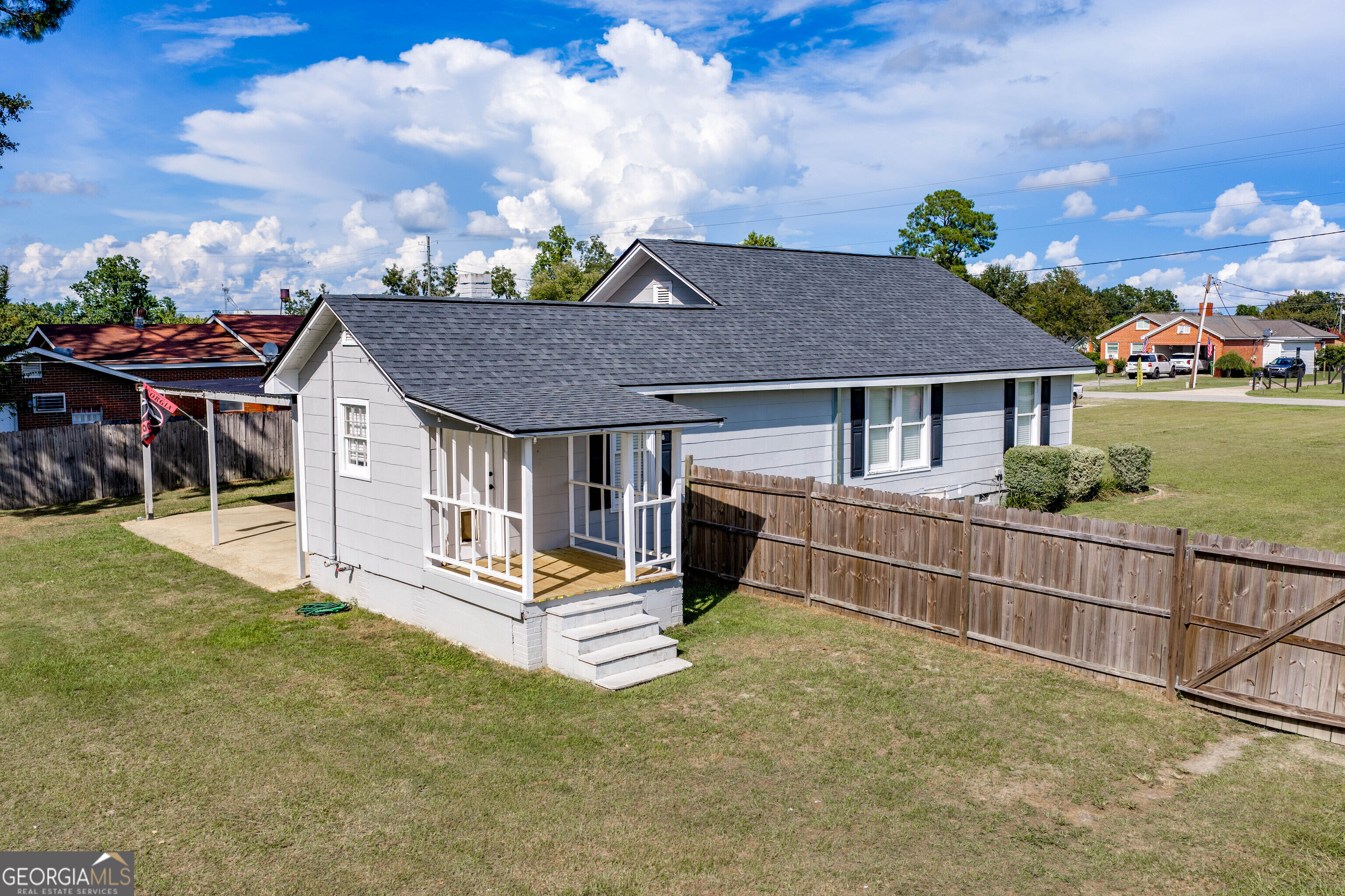 404 S Newcombe Avenue Property Photo 28