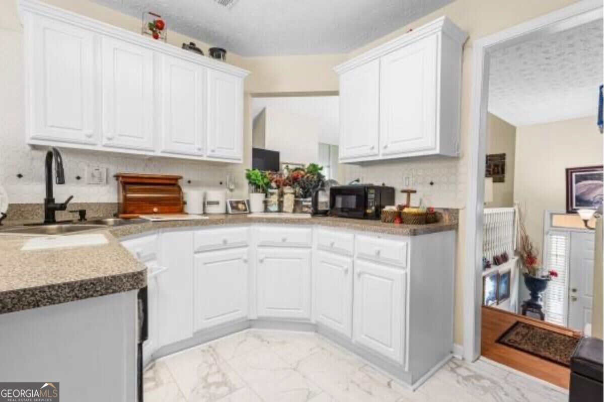 8107 Birch Walk Drive Property Photo 10