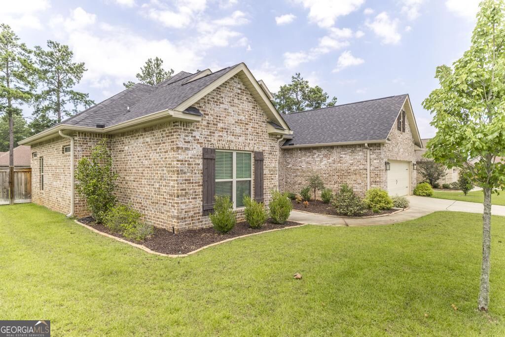 104 Gracetree Way Property Photo 32
