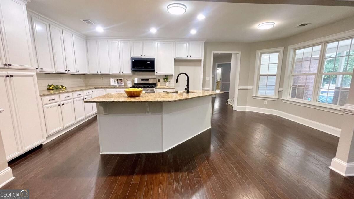 345 Brinkley Road Property Photo 8