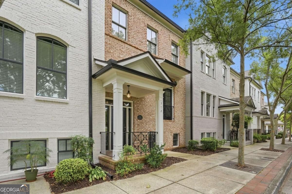 372 Suwanee Avenue Property Photo 4