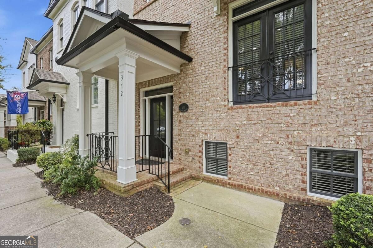 372 Suwanee Avenue Property Photo 5