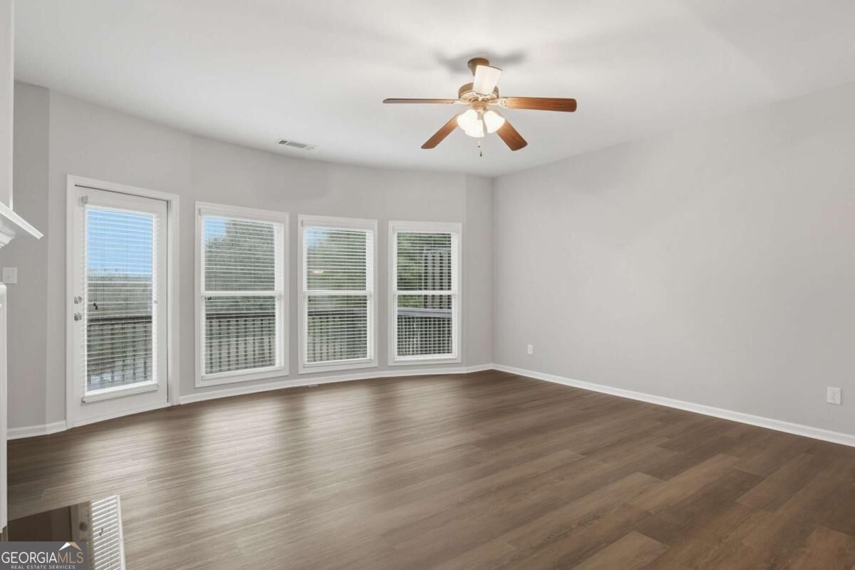 372 Suwanee Avenue Property Photo 10