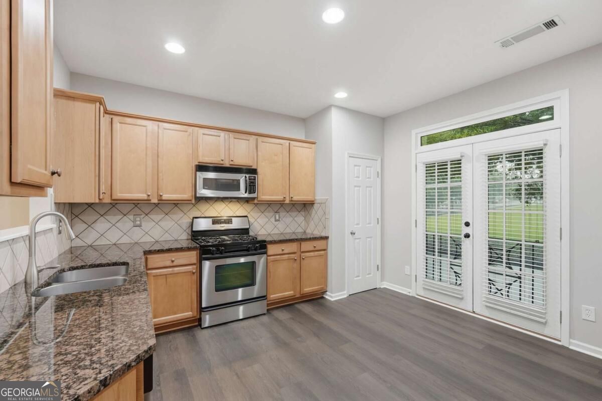 372 Suwanee Avenue Property Photo 15