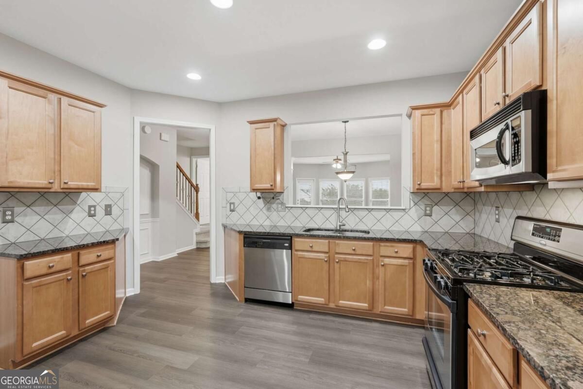372 Suwanee Avenue Property Photo 16