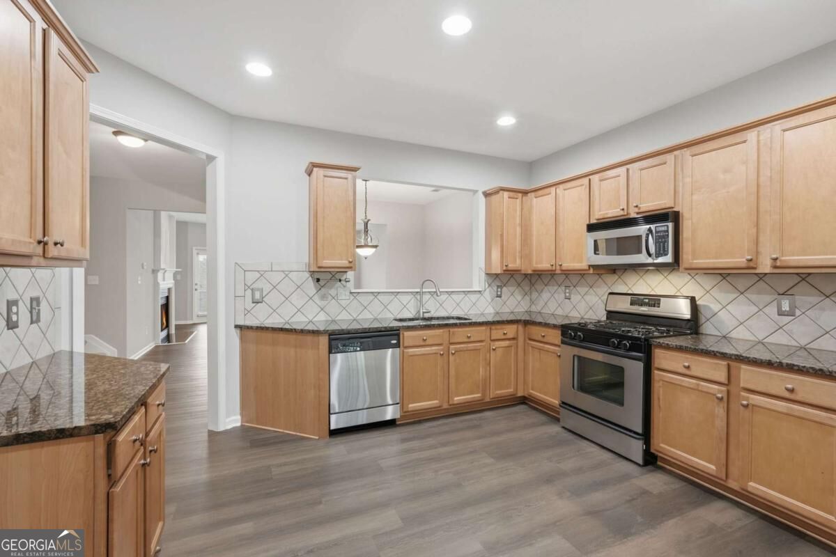 372 Suwanee Avenue Property Photo 18