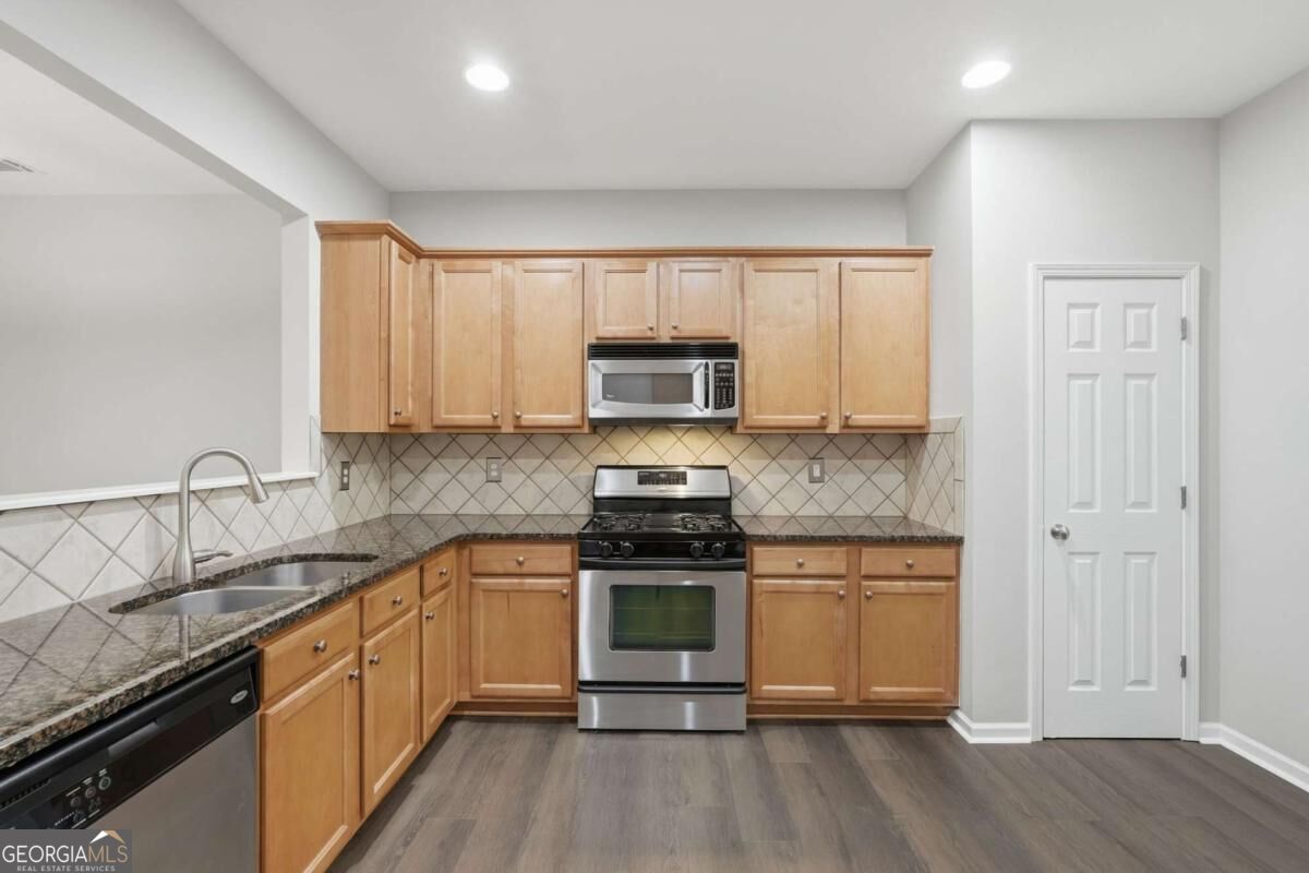 372 Suwanee Avenue Property Photo 20
