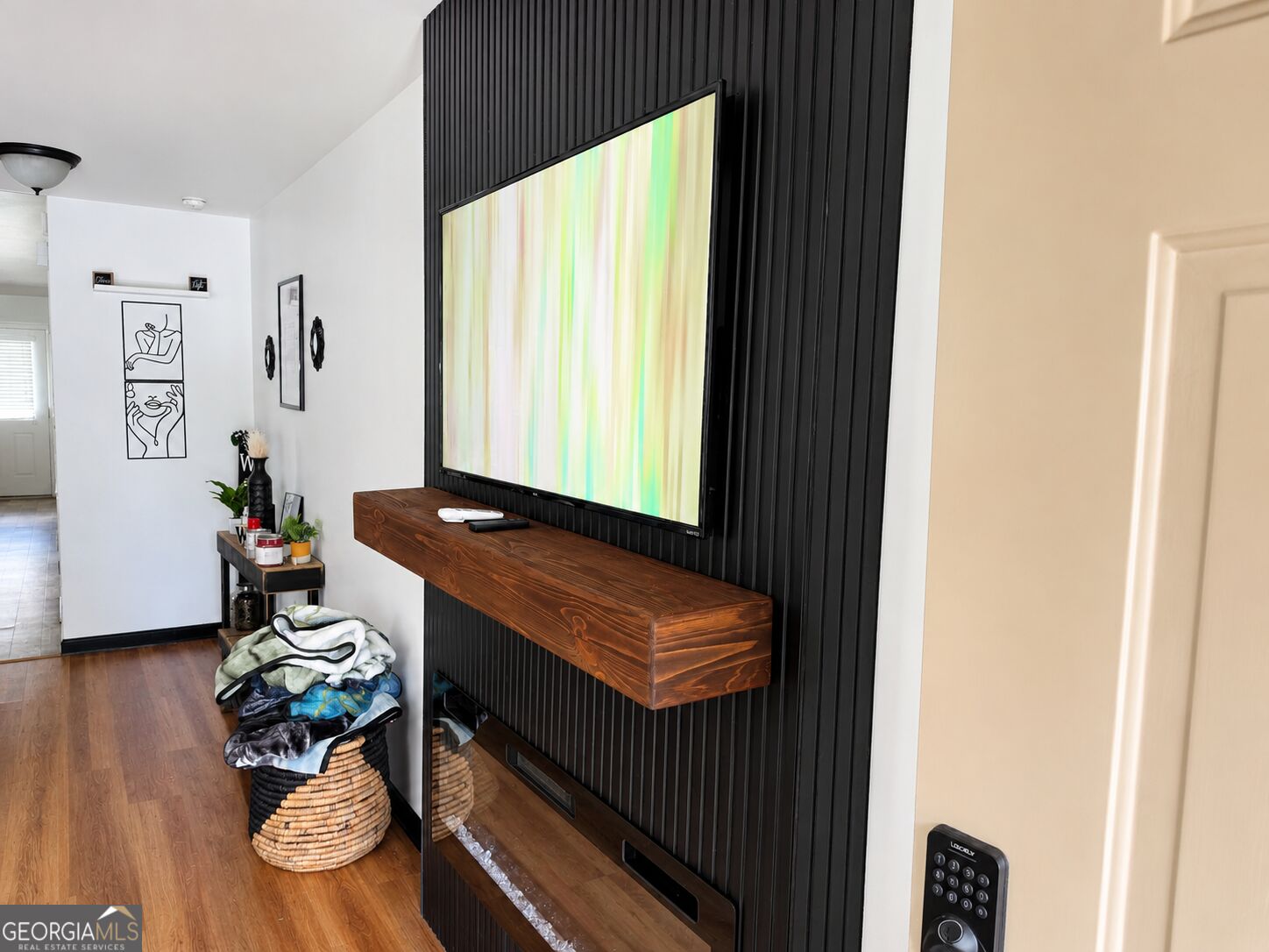 760 Vine Street Property Photo 3