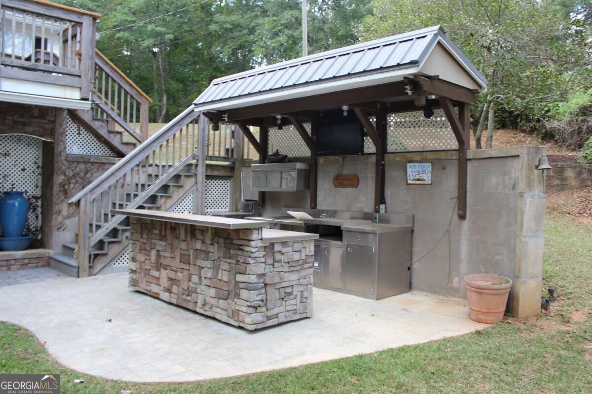 190 Roberts Point Property Photo 2
