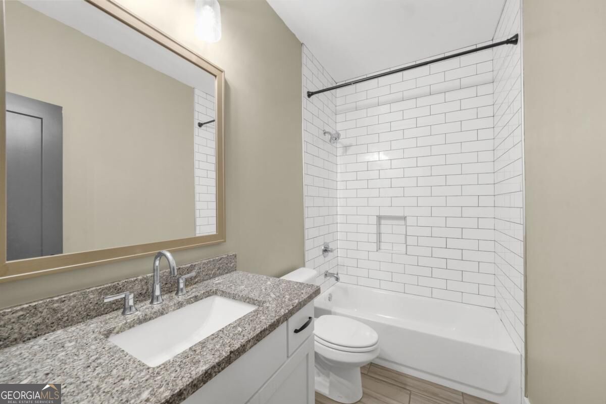 1490 Addison Place Property Photo 11