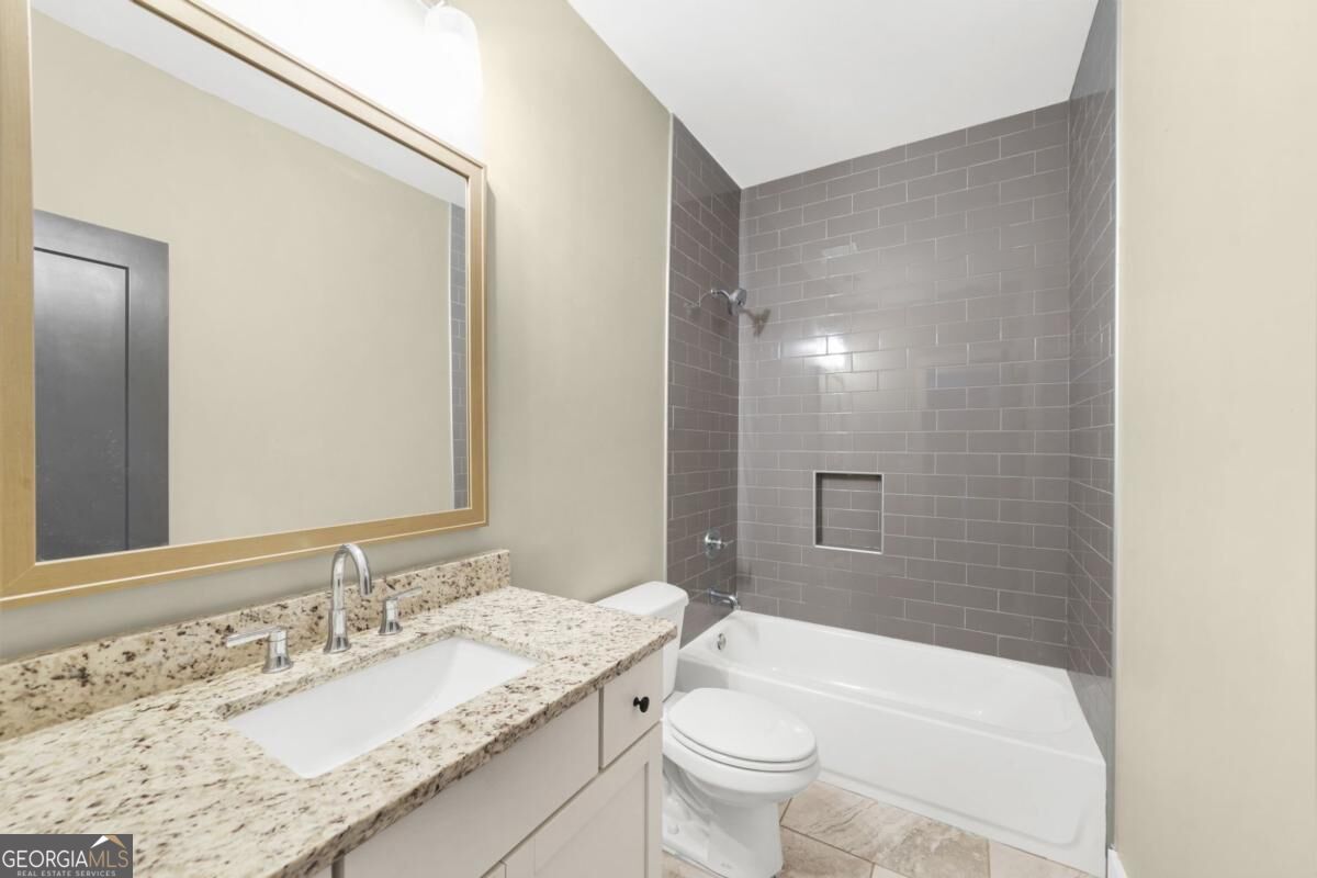 1490 Addison Place Property Photo 32