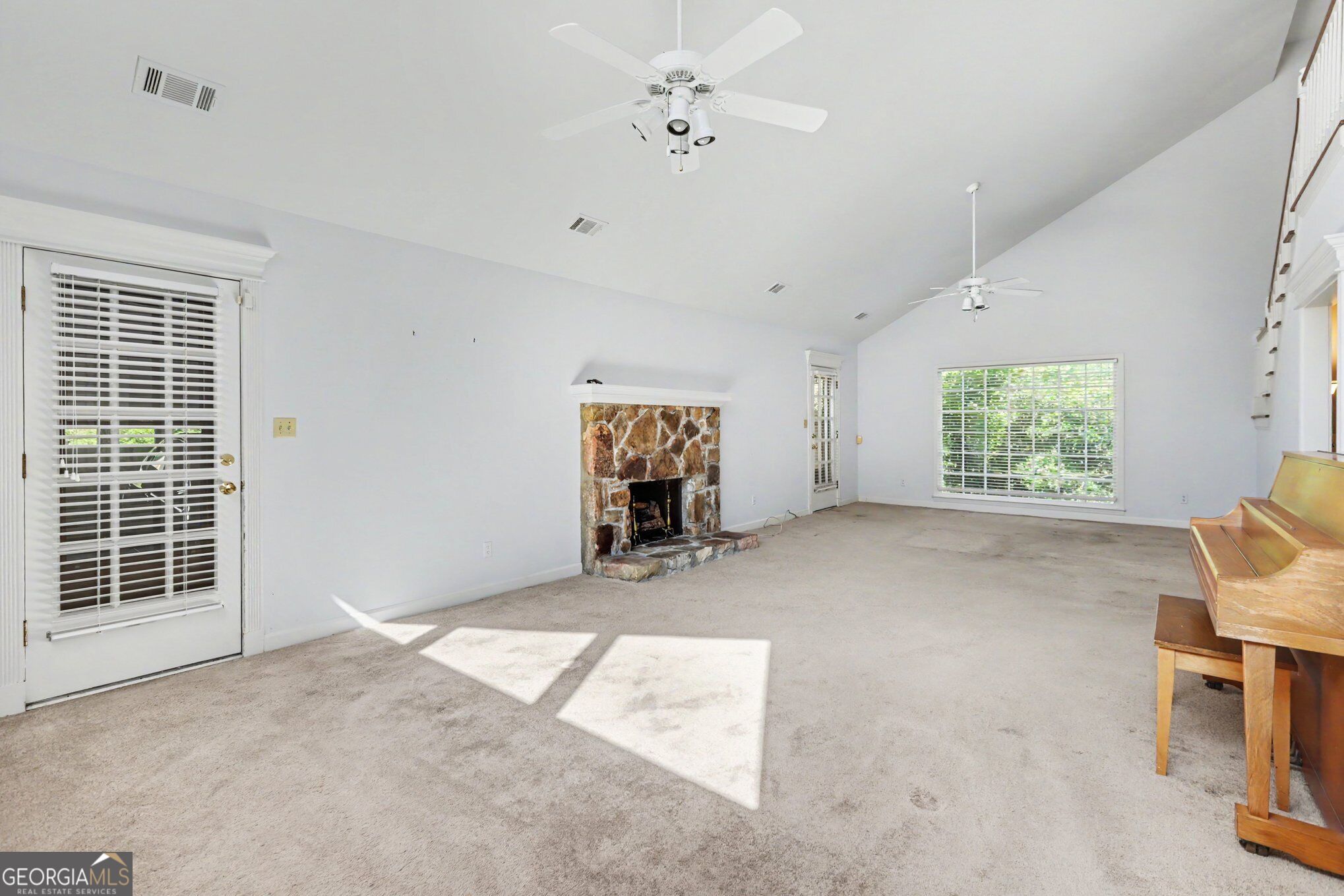 1825 Bedfordshire Drive Property Photo 3