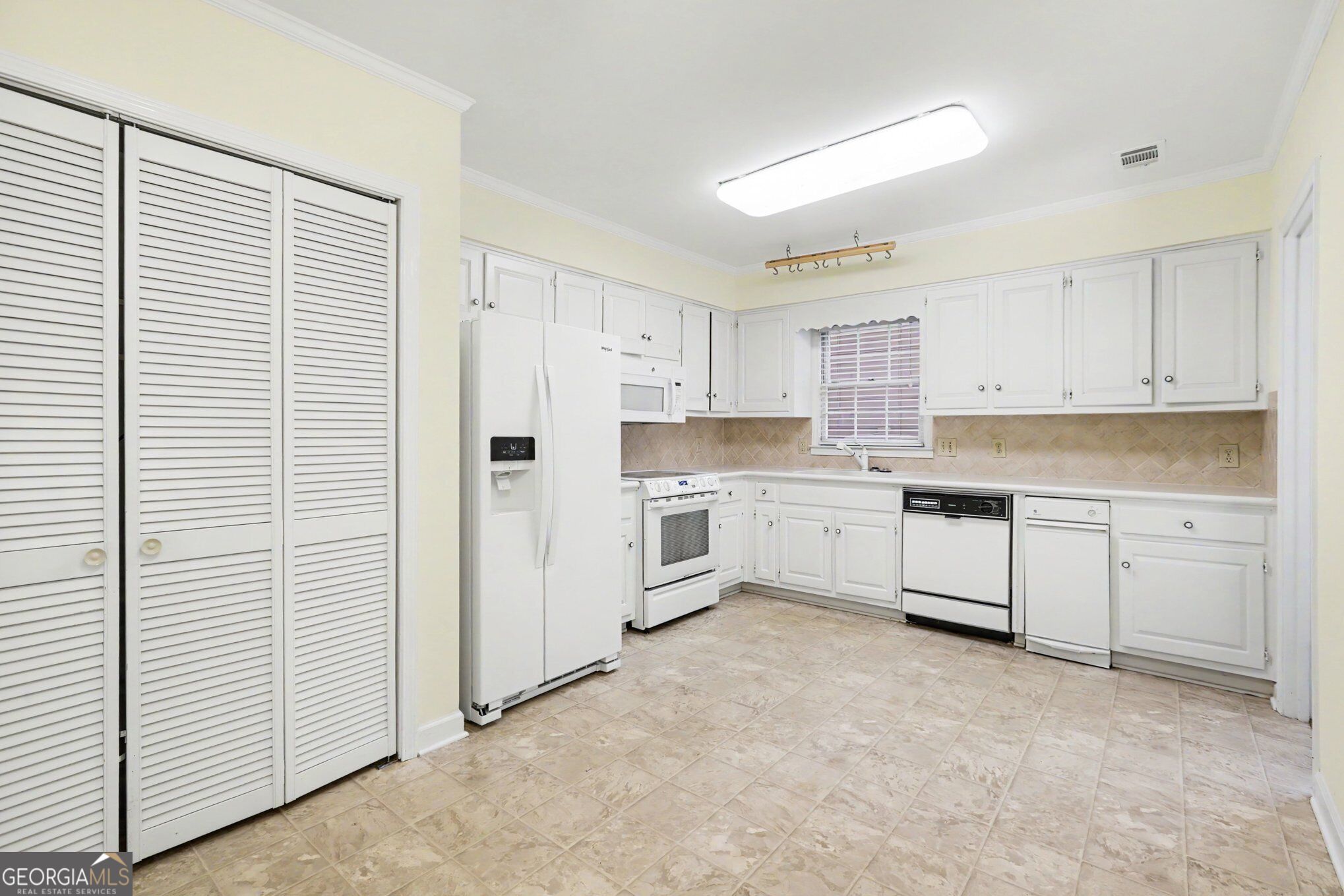 1825 Bedfordshire Drive Property Photo 13