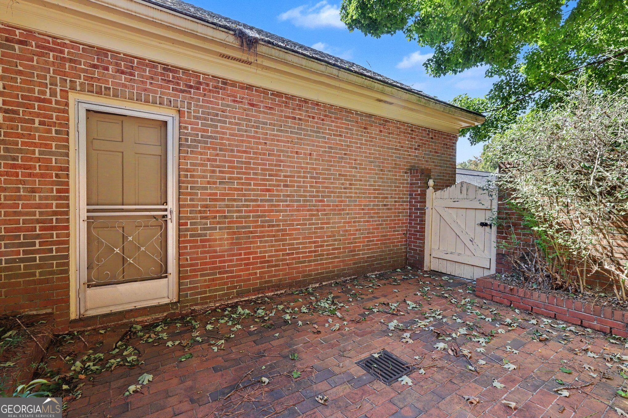 1825 Bedfordshire Drive Property Photo 33