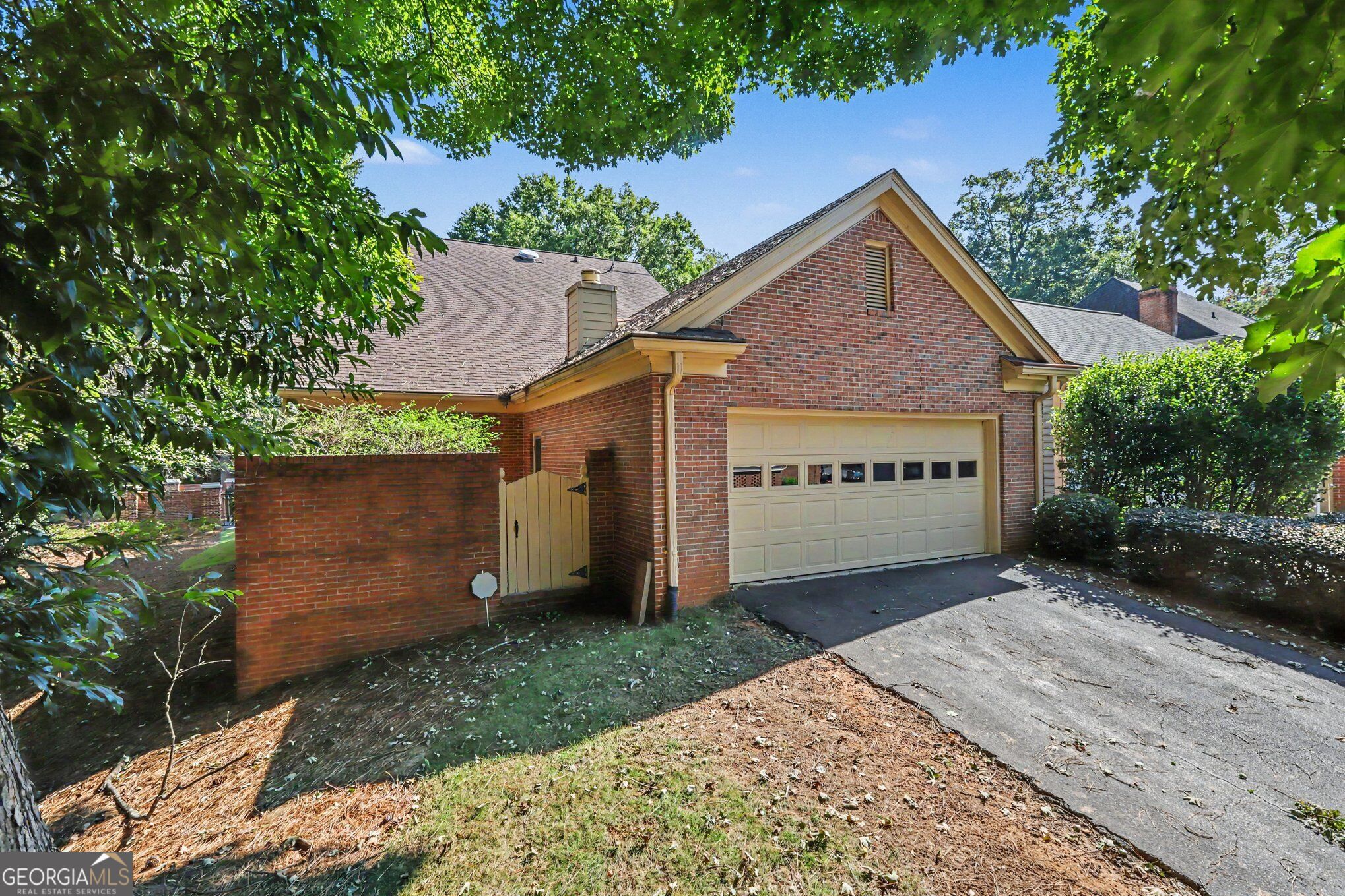 1825 Bedfordshire Drive Property Photo 35