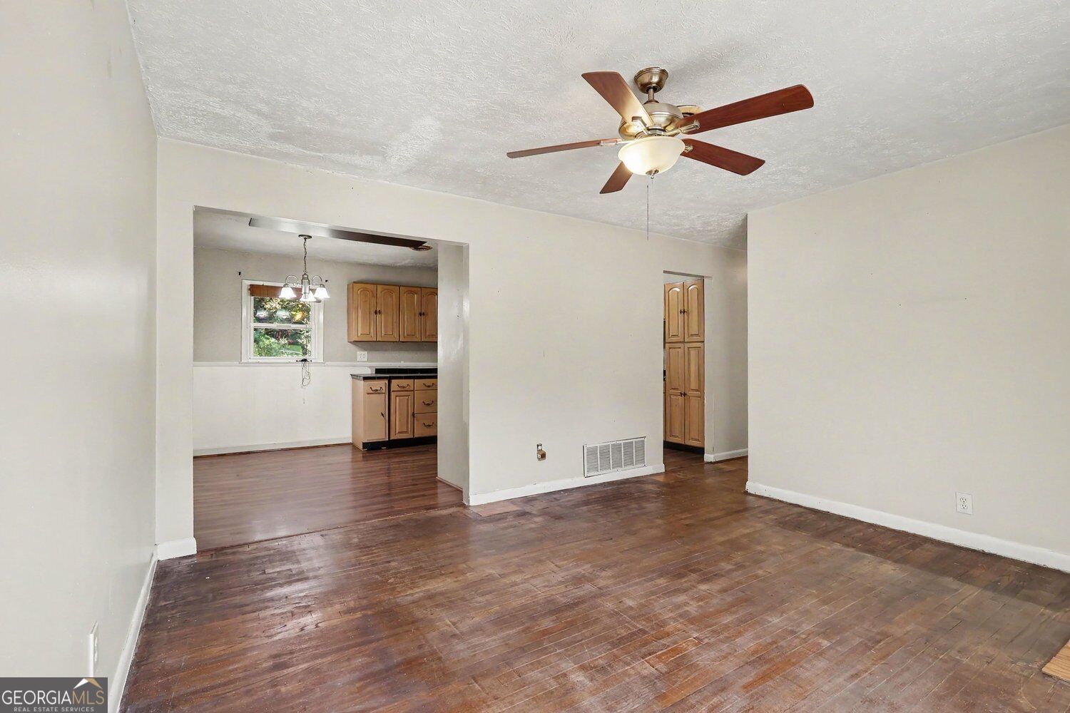 6786 Tralee Drive Property Photo 3
