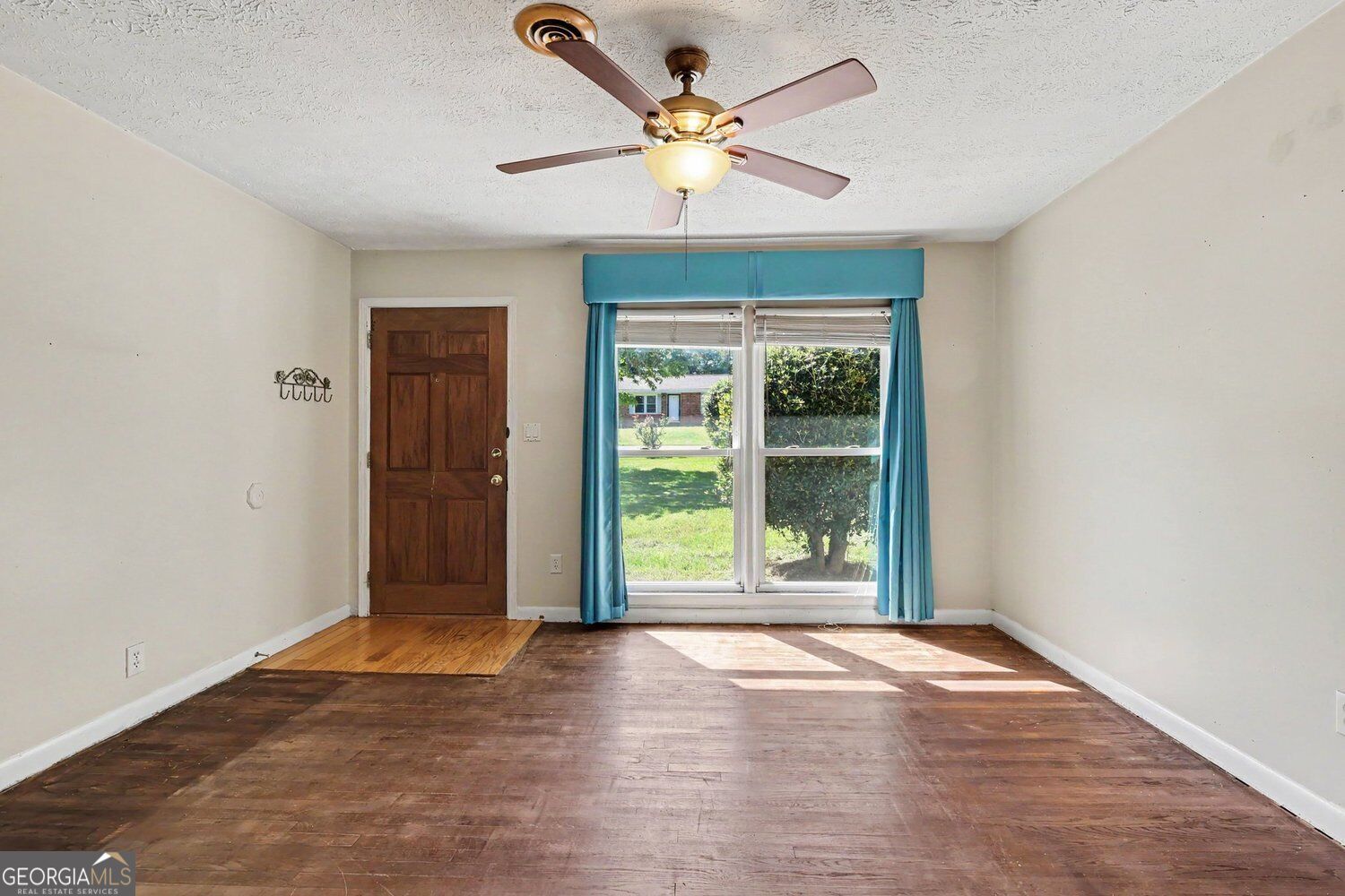 6786 Tralee Drive Property Photo 4