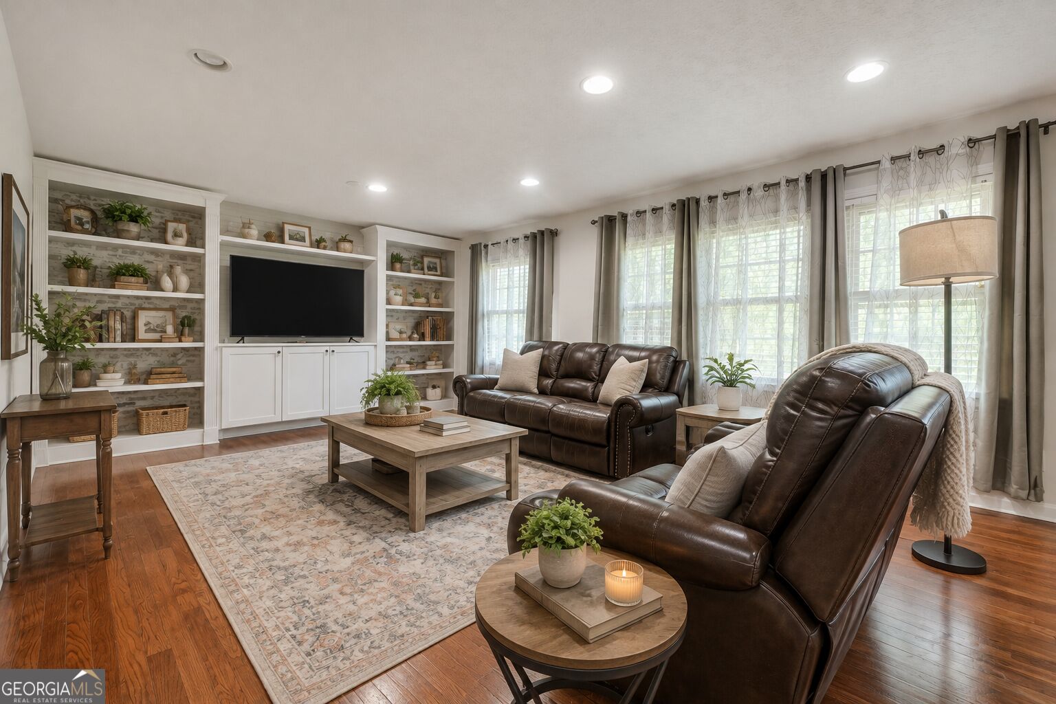 105 Pine Street Property Photo 1