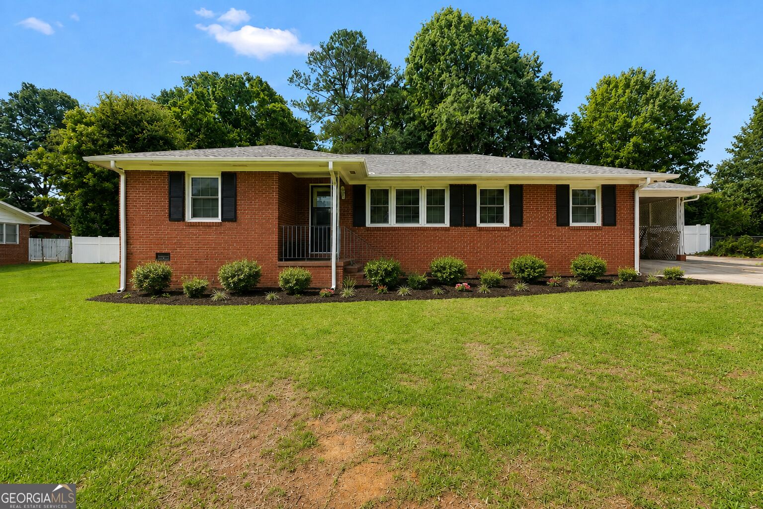 105 Pine Street Property Photo 1