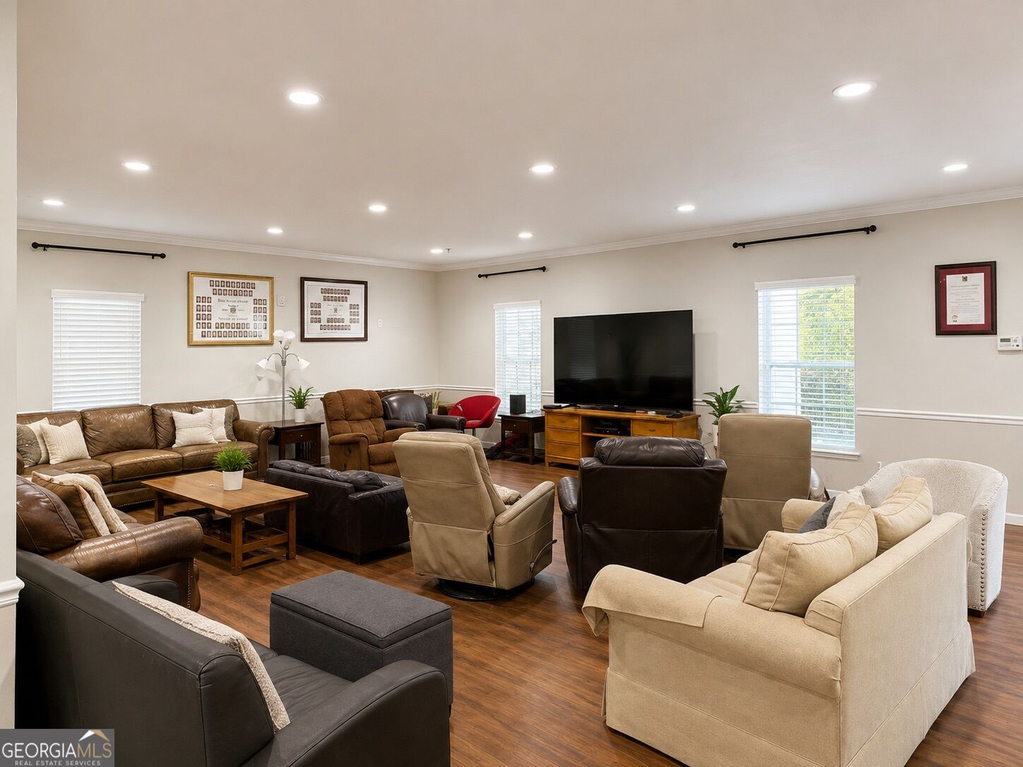 250 Carriage Lane Property Photo 8