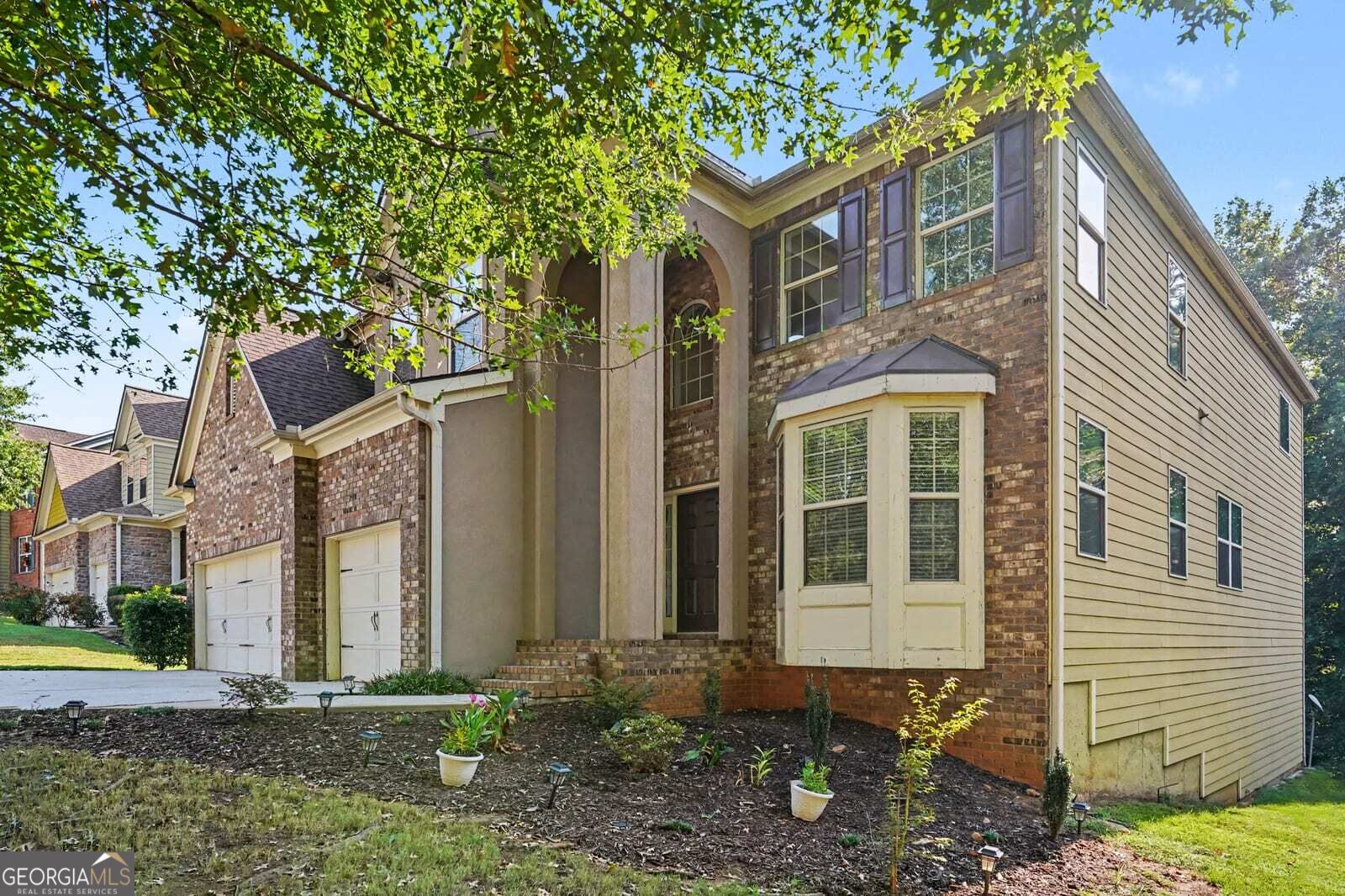 1913 Avondale Court Property Photo 2