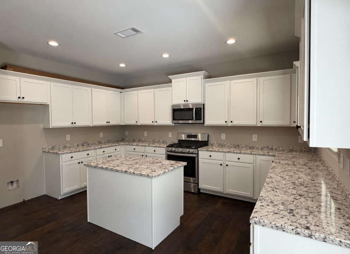 303 Spring Lake Cove Property Photo 5
