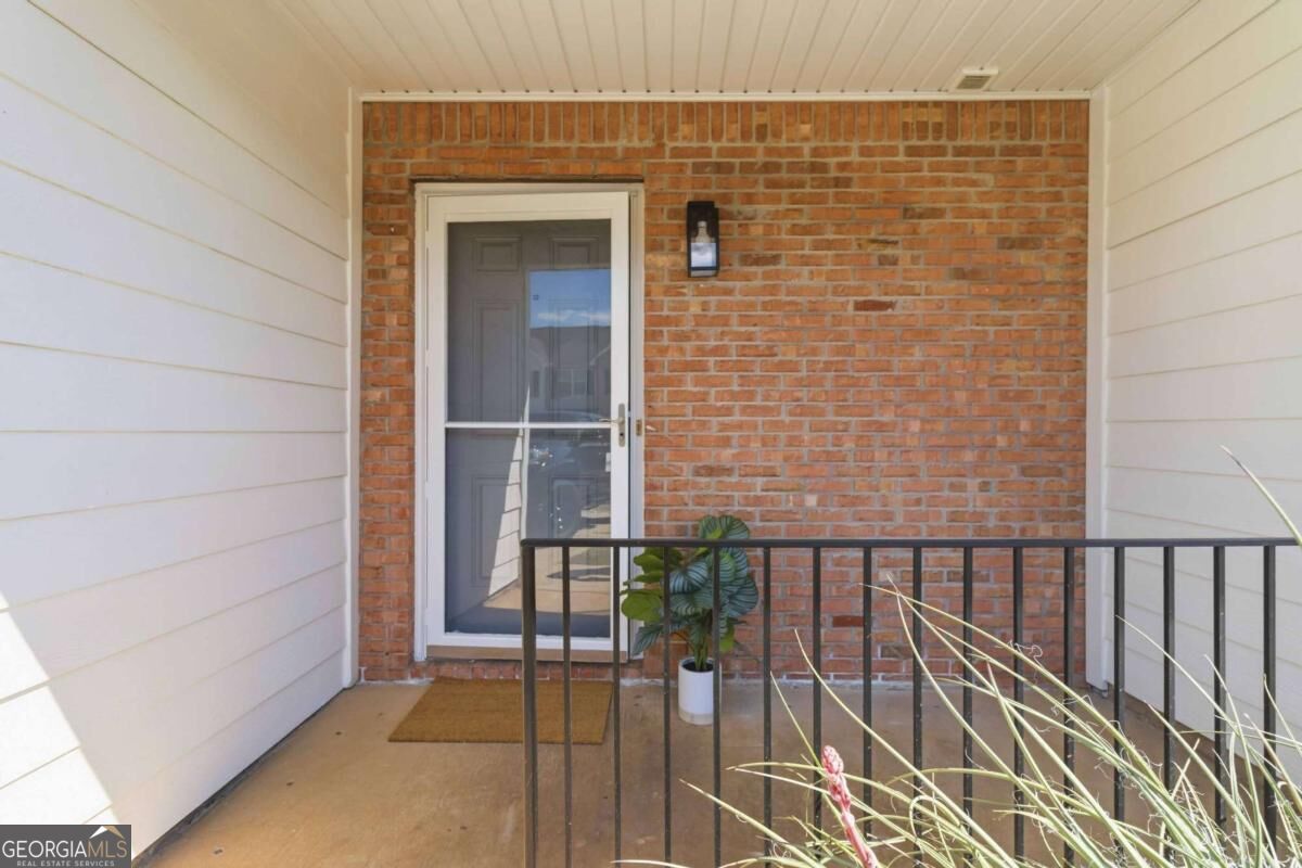 702 Georgetown Court Property Photo 4