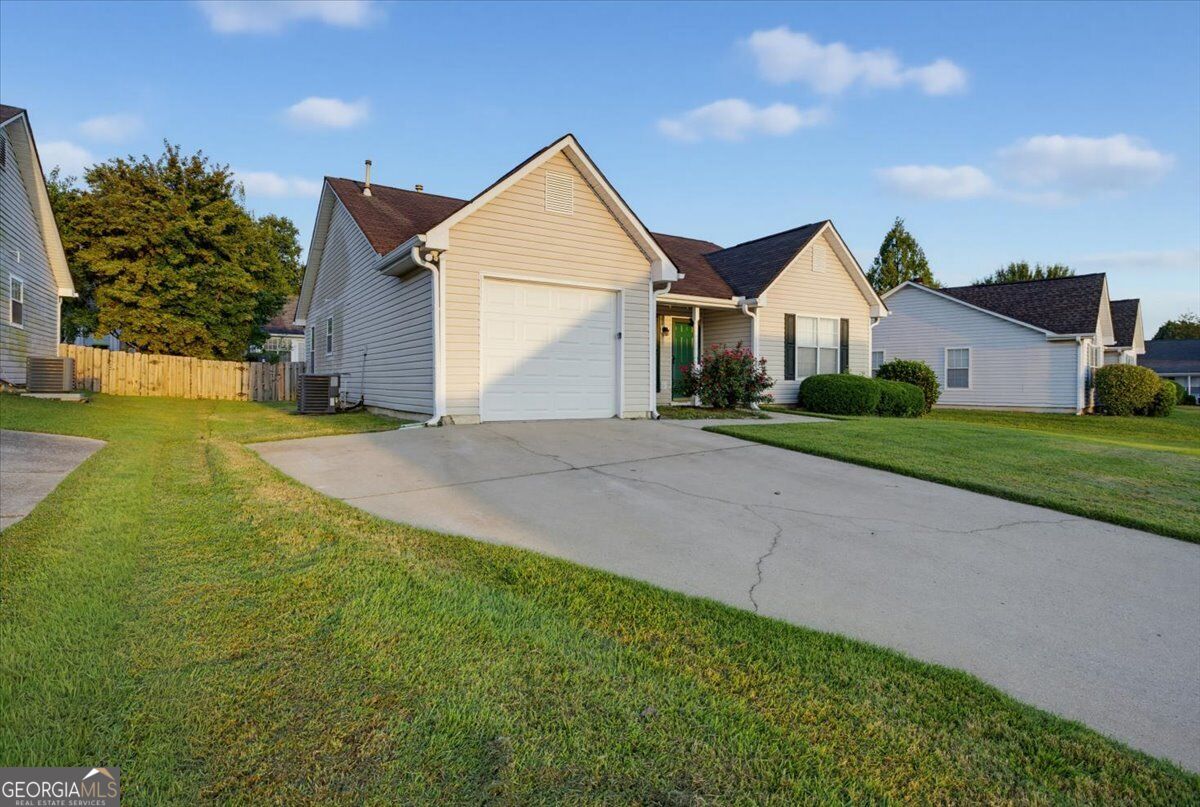 604 Village Way Property Photo 4