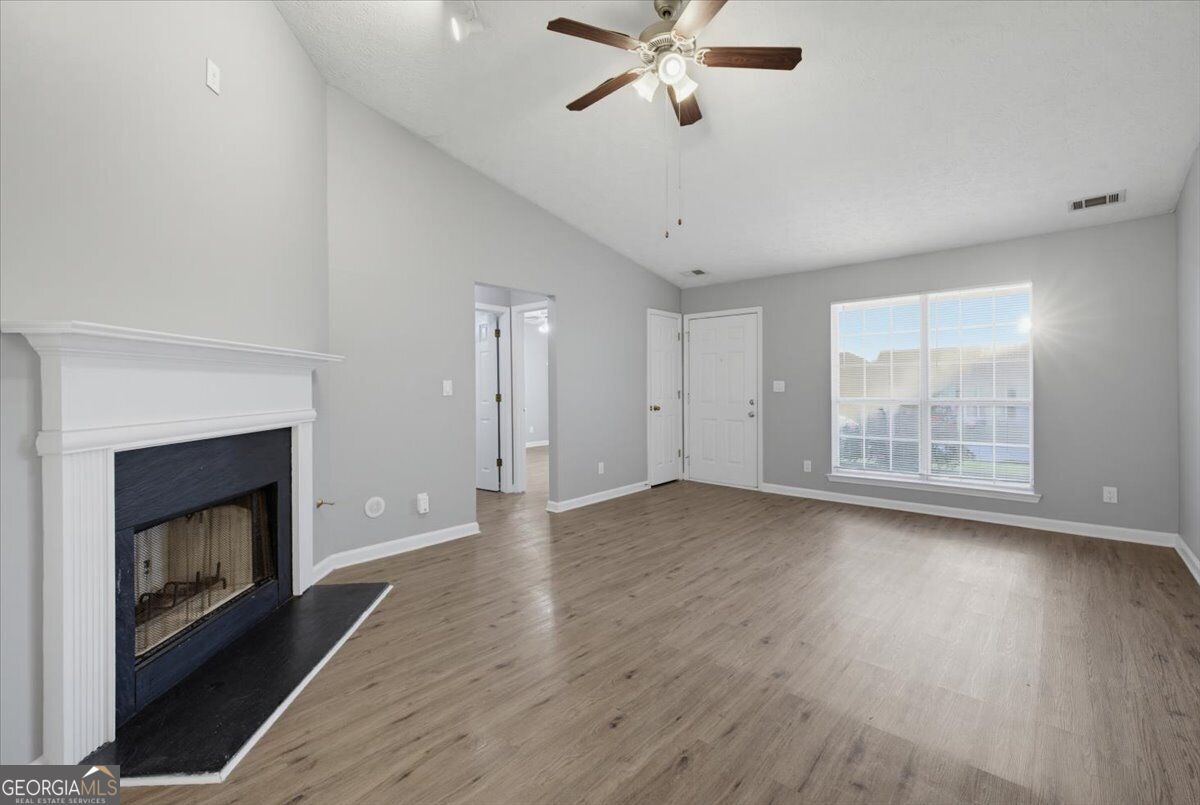 604 Village Way Property Photo 6