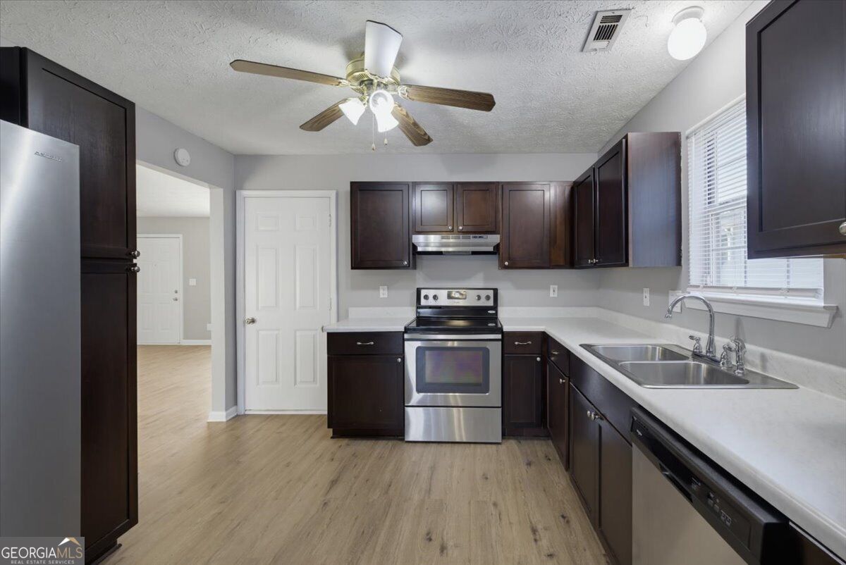 604 Village Way Property Photo 8