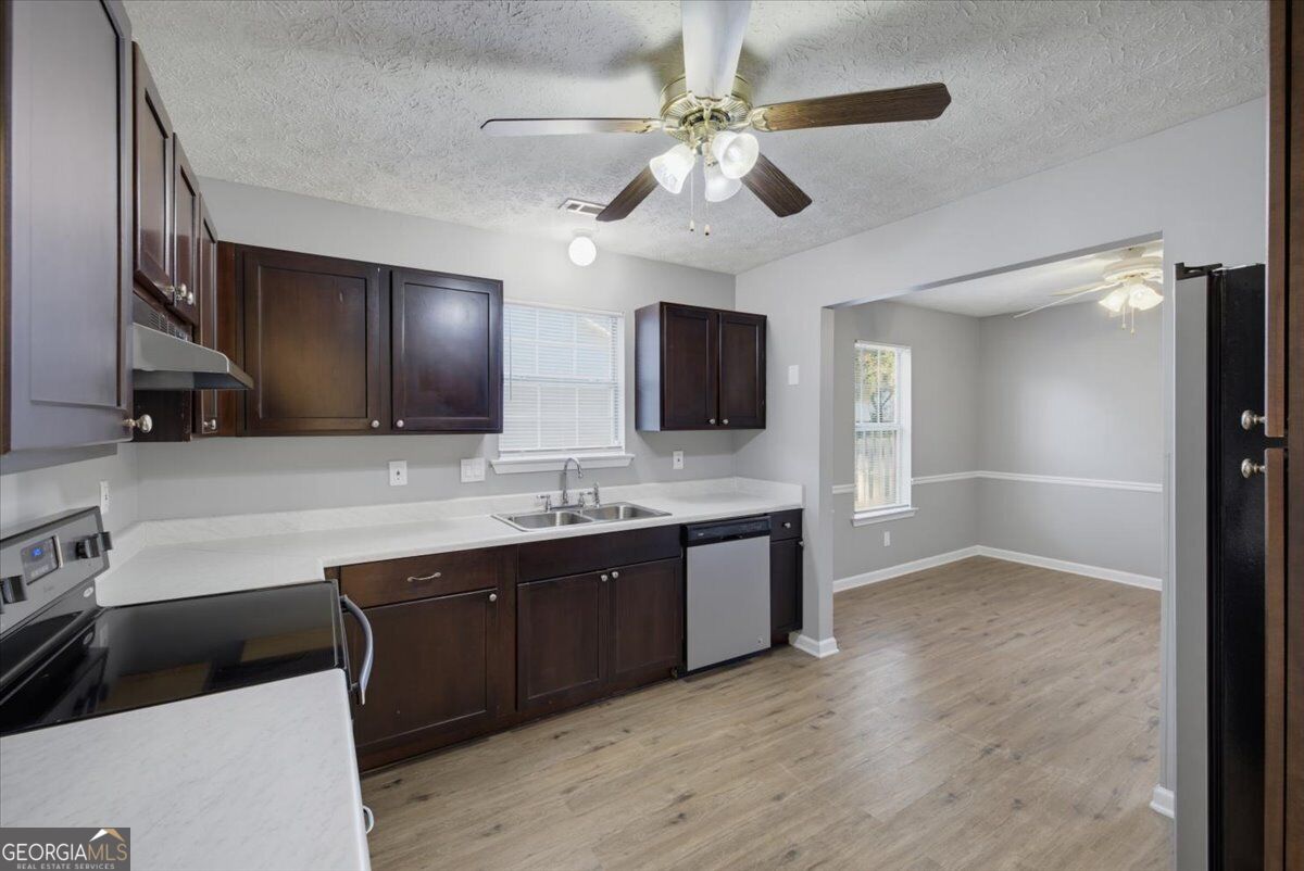 604 Village Way Property Photo 9