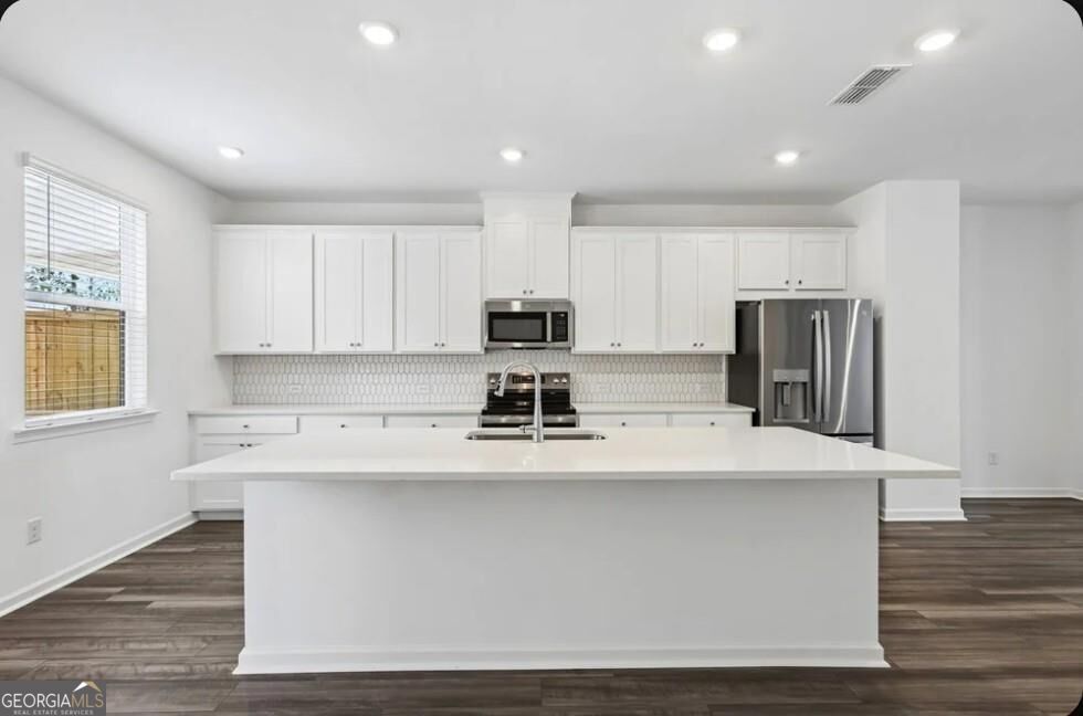 627 Oak Bluff Drive Property Photo 2