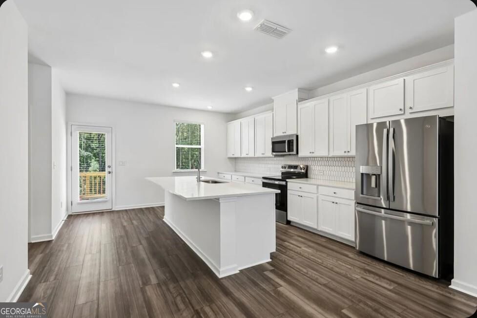 627 Oak Bluff Drive Property Photo 8