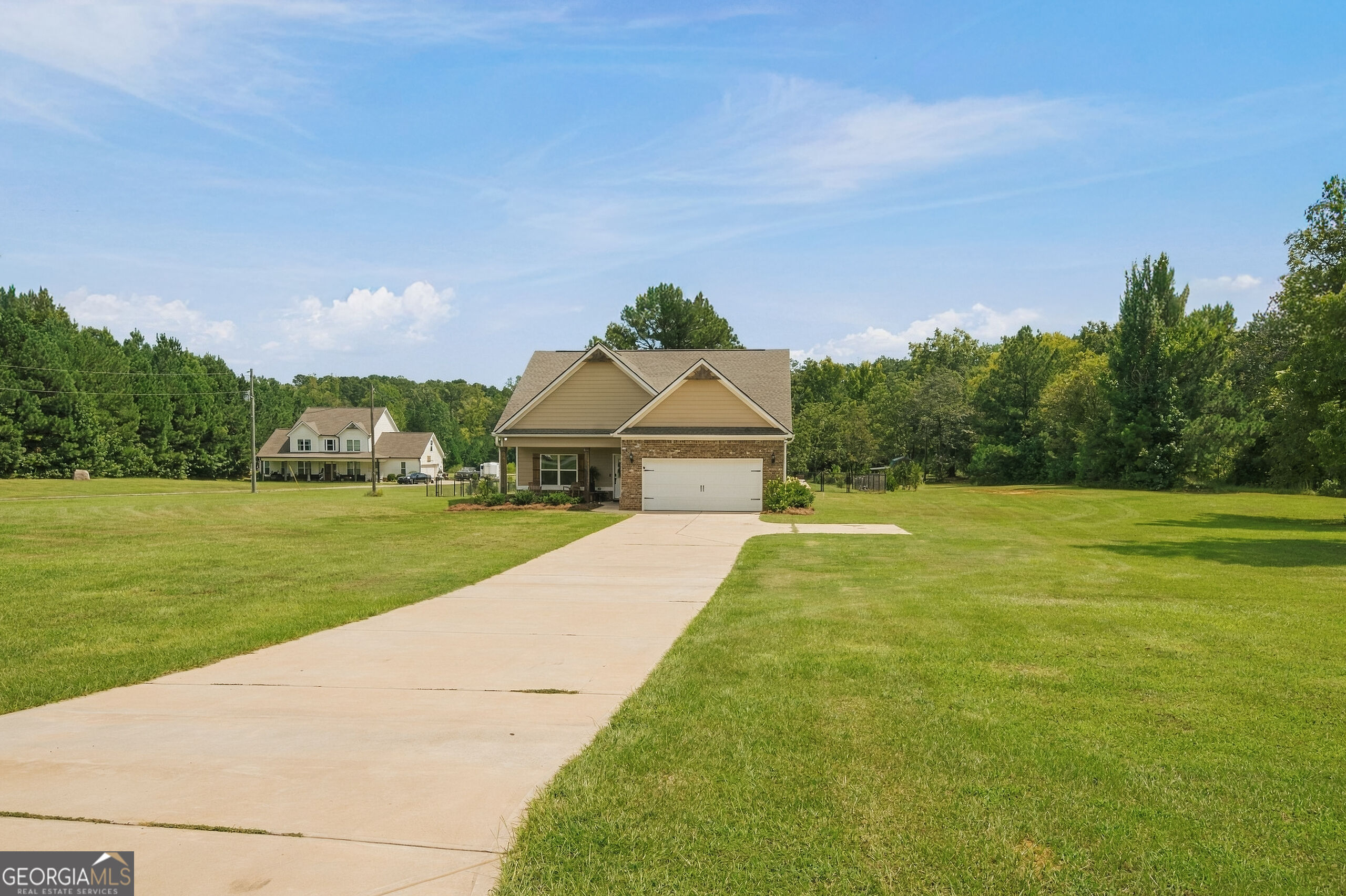 279 Davis Road Property Photo 3