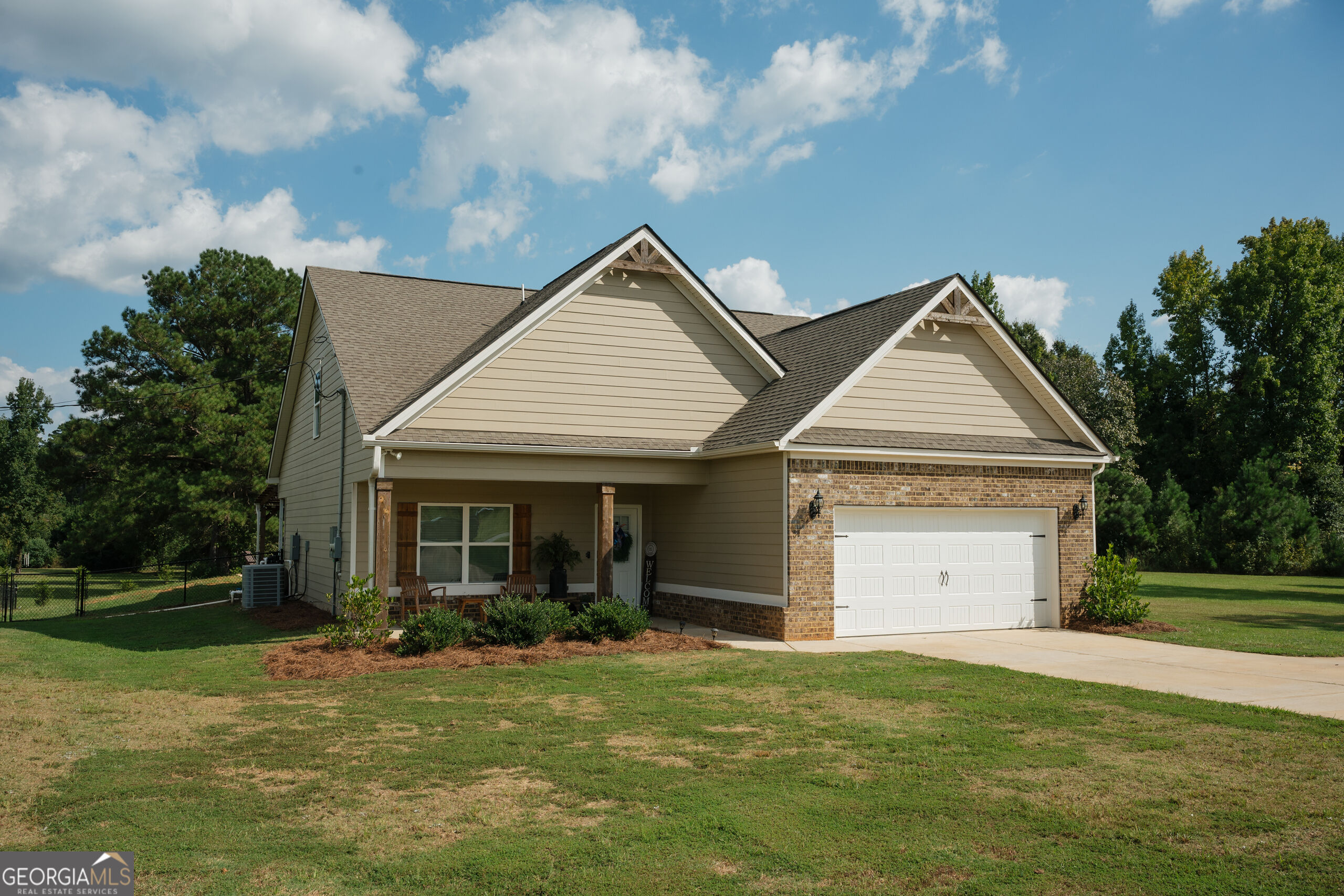 279 Davis Road Property Photo 5
