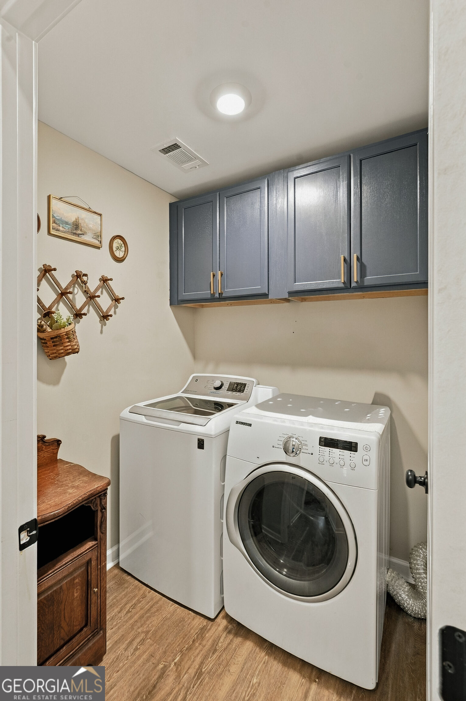 279 Davis Road Property Photo 38