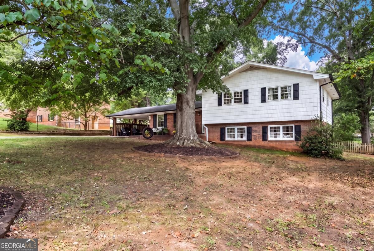 20 Oakdale Drive Property Photo 2