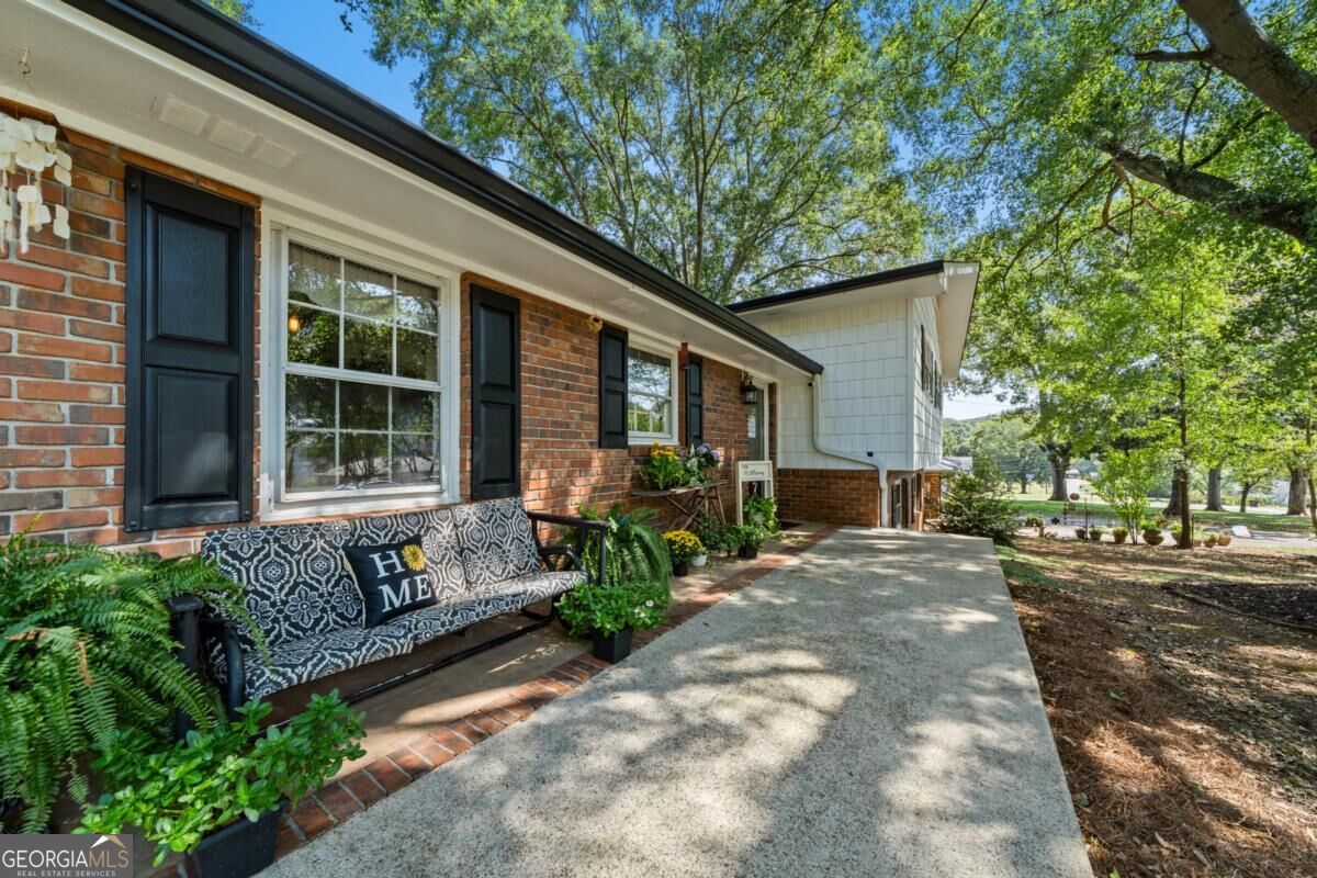 20 Oakdale Drive Property Photo 3