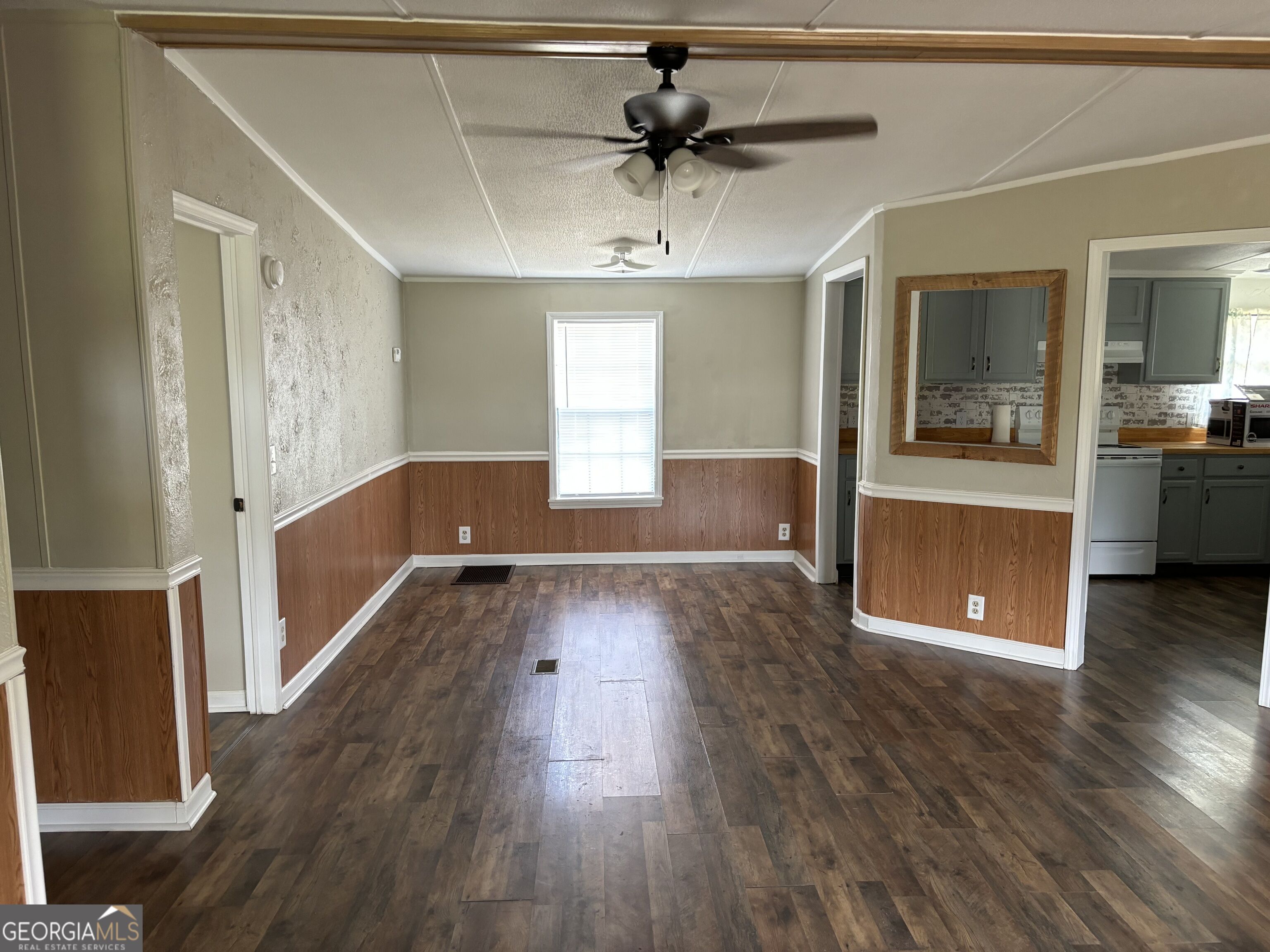 266 Spring Lake Drive Property Photo 6