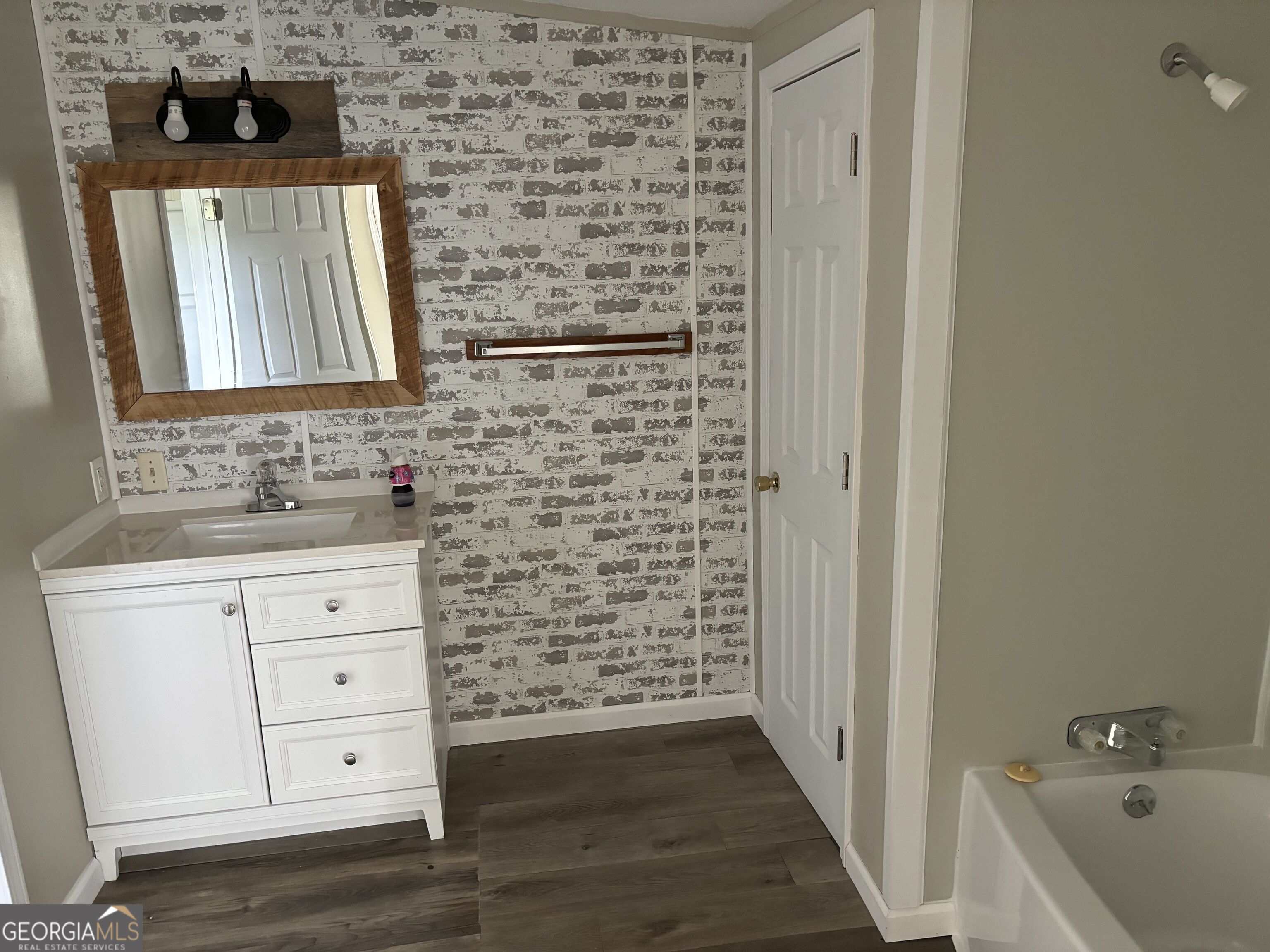 266 Spring Lake Drive Property Photo 11