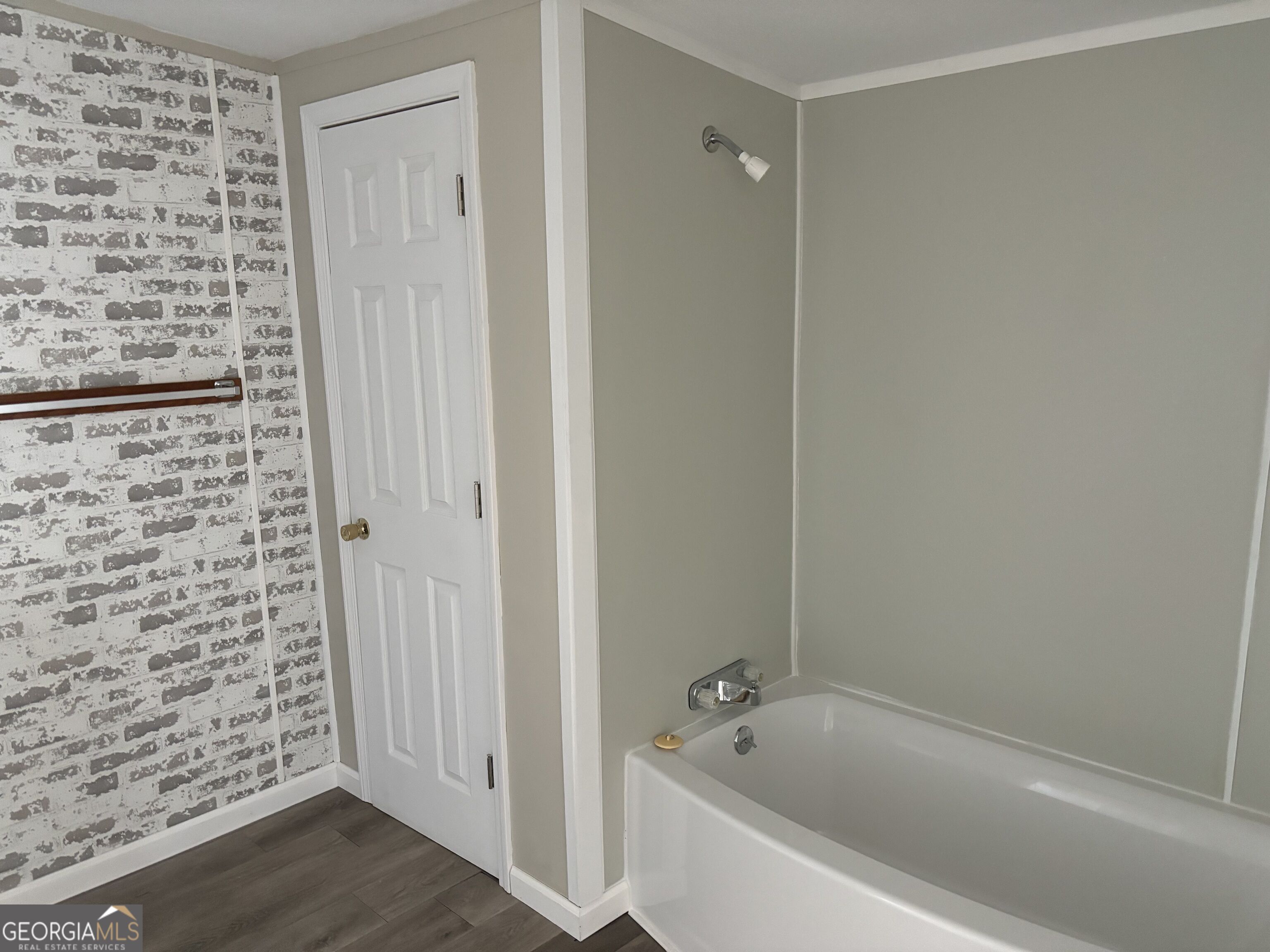 266 Spring Lake Drive Property Photo 14