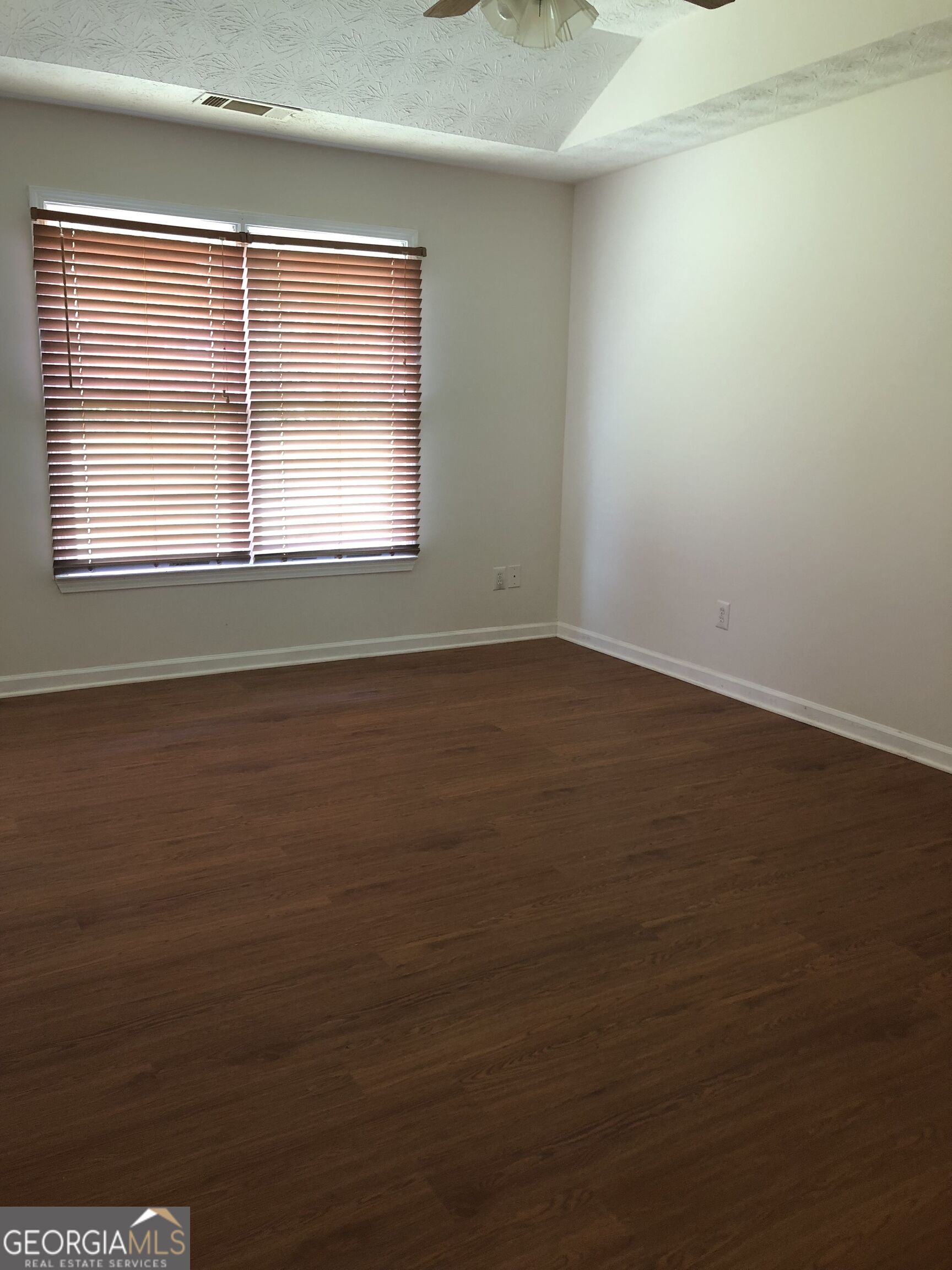 75 Oakwood Lane Property Photo 6