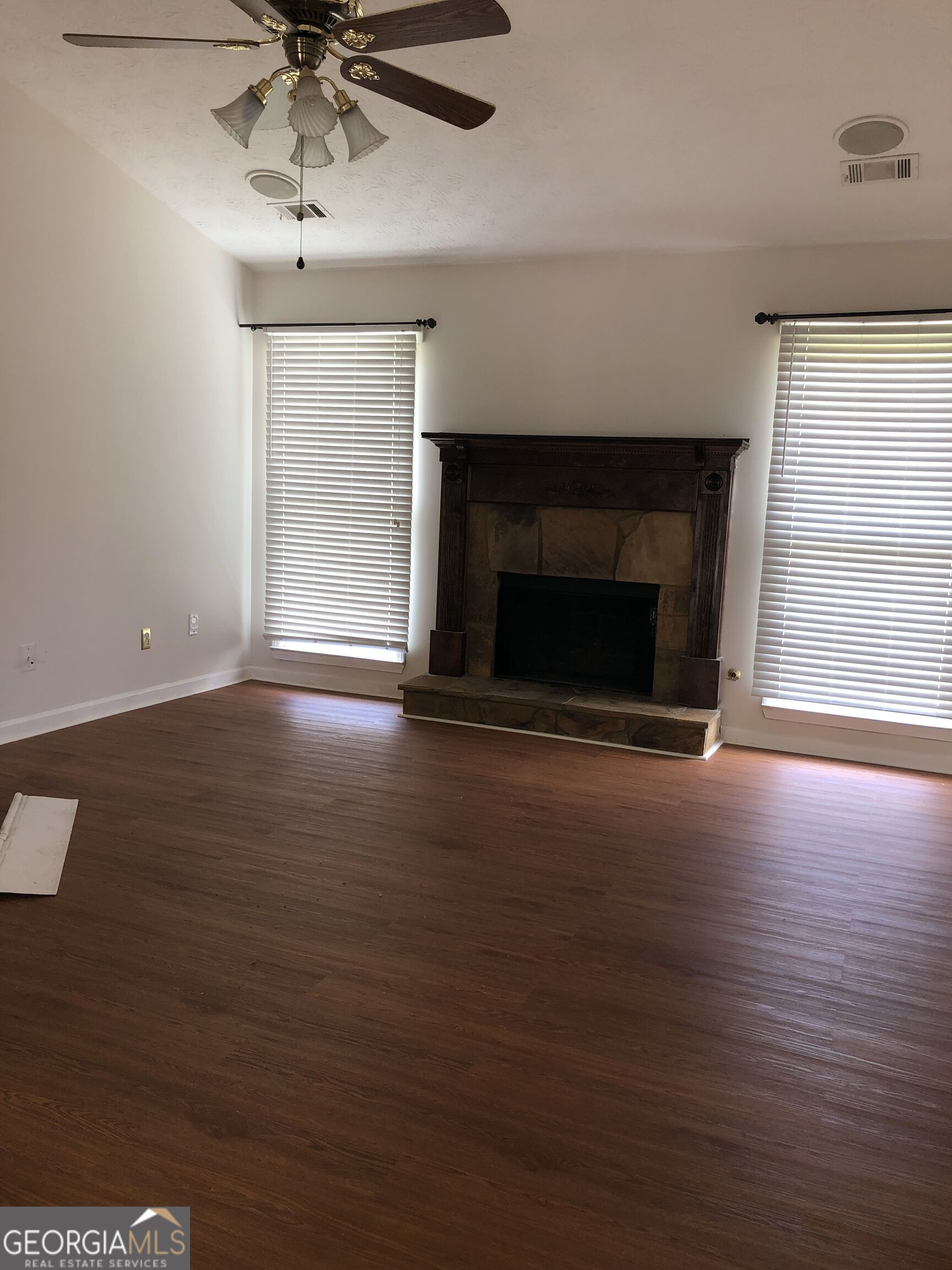 75 Oakwood Lane Property Photo 8