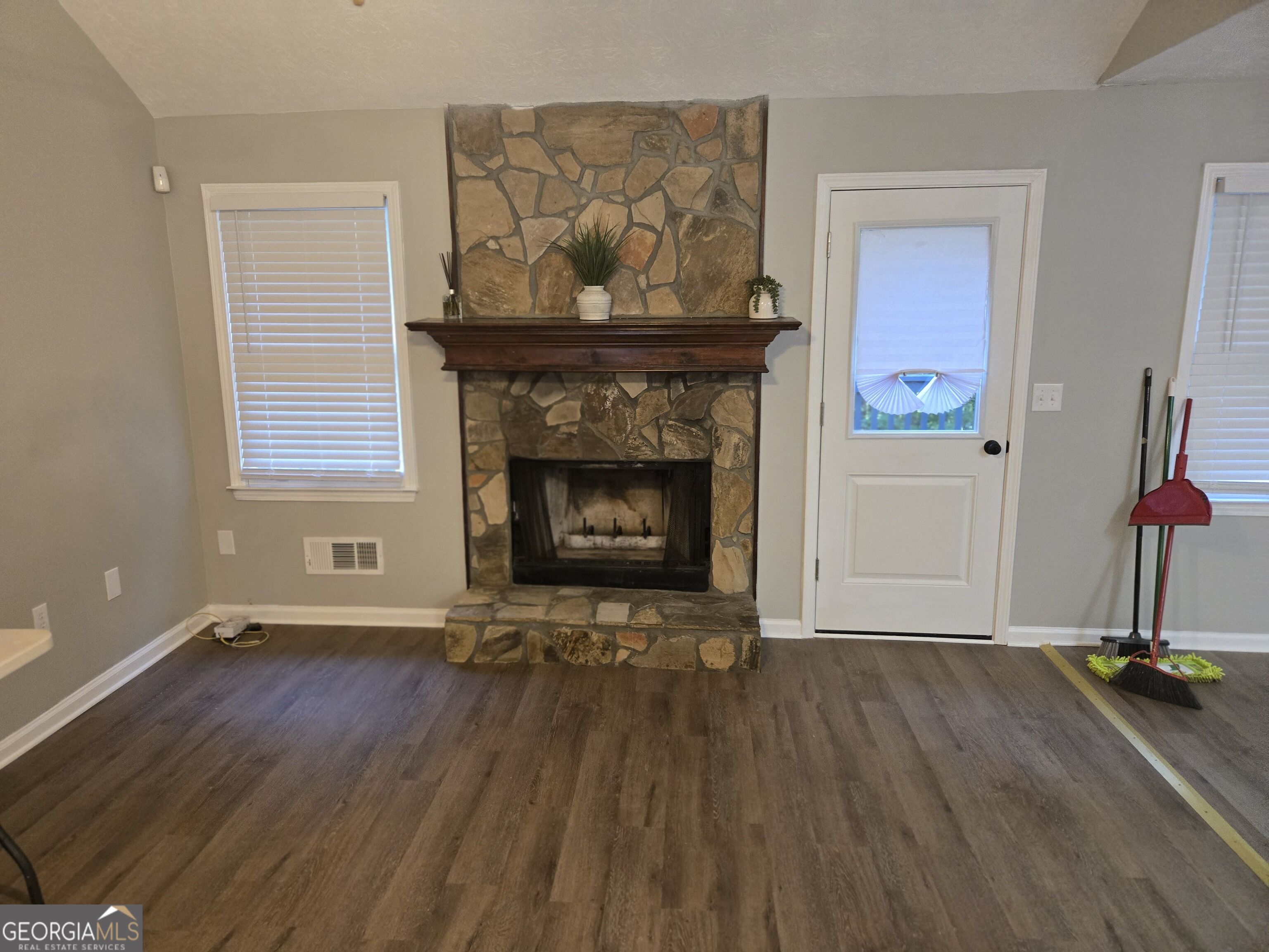 4809 Cedar Lake Drive Property Photo 5
