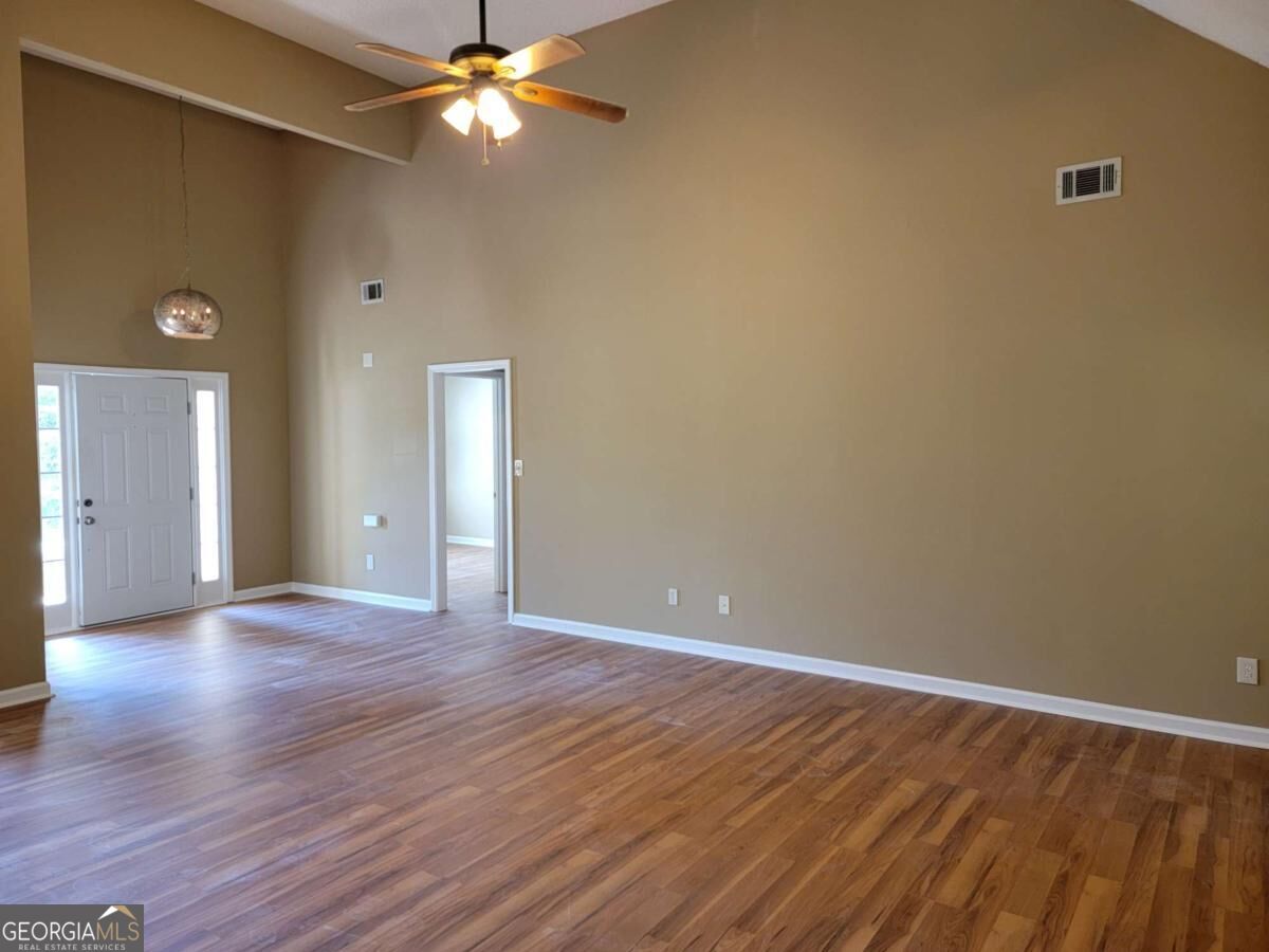 485 Crosshaven Way Property Photo 3