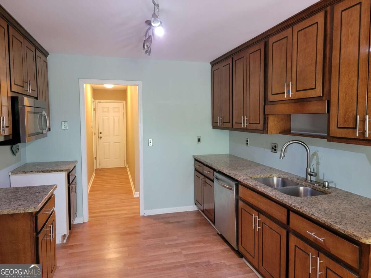 485 Crosshaven Way Property Photo 7