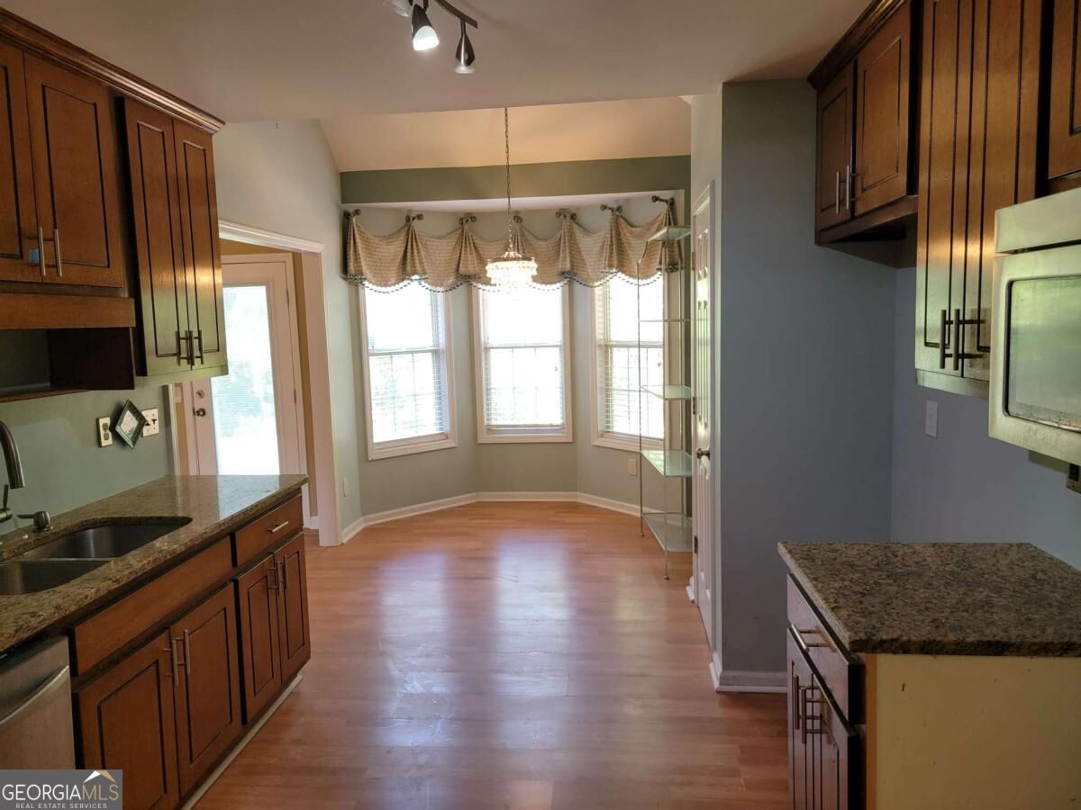 485 Crosshaven Way Property Photo 8