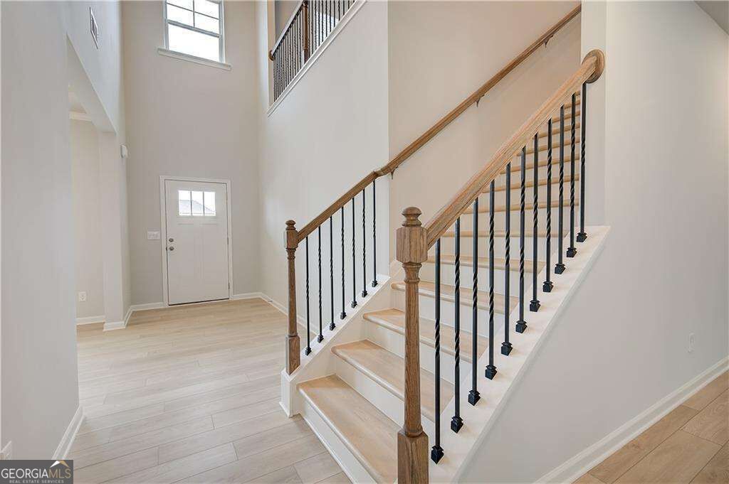 709 Dunlake Way Property Photo 4