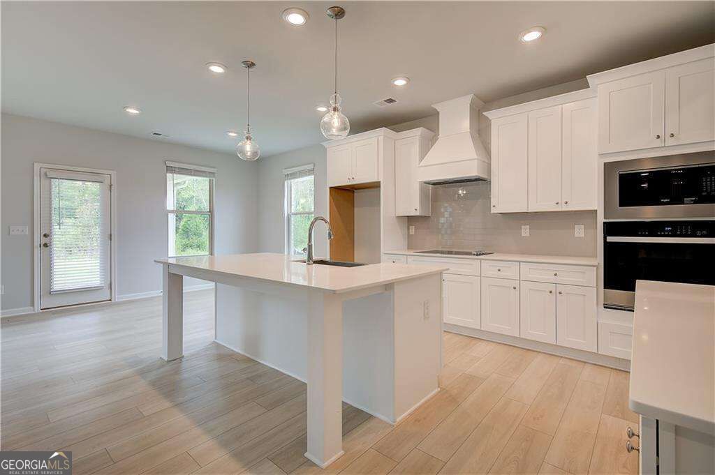 709 Dunlake Way Property Photo 5