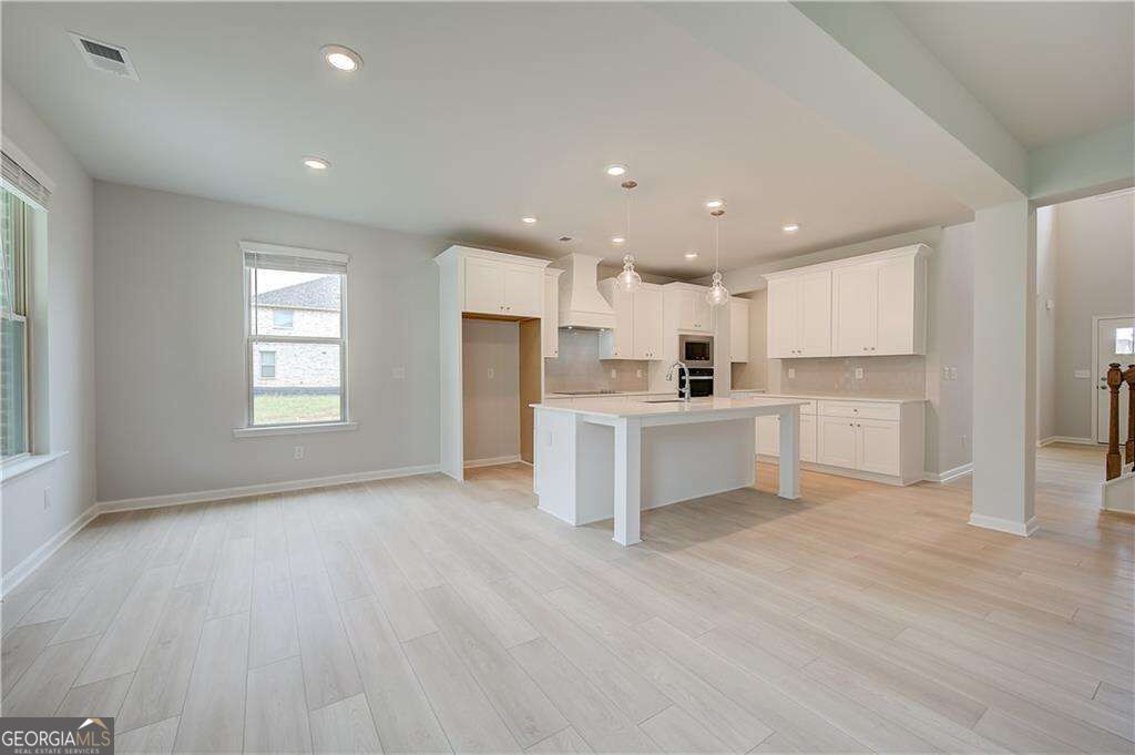 709 Dunlake Way Property Photo 7